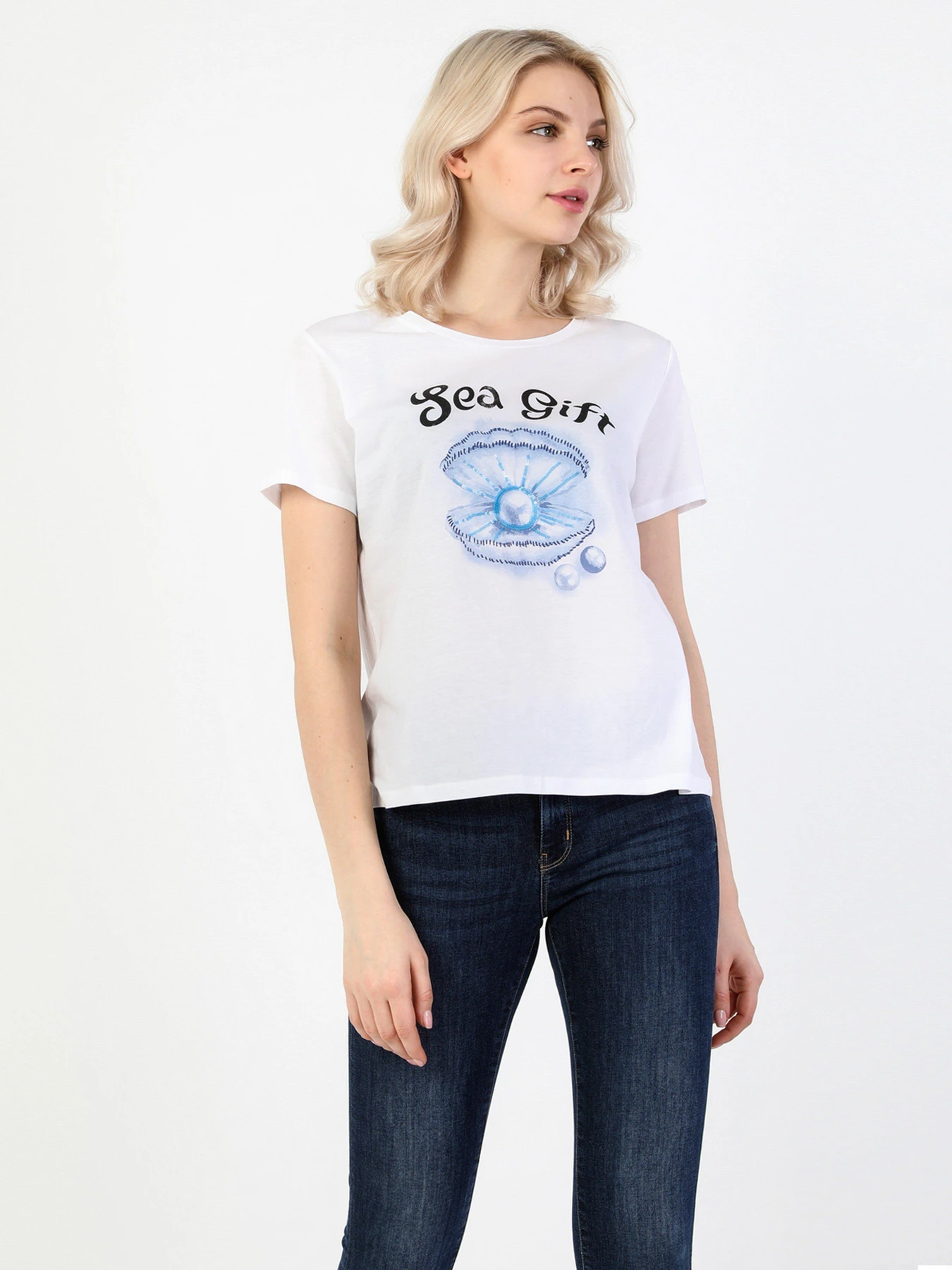 Футболки и поло Colin’s модель CL1049056WHT Футболки и поло Colin’s модель CL1049056WHT Фото