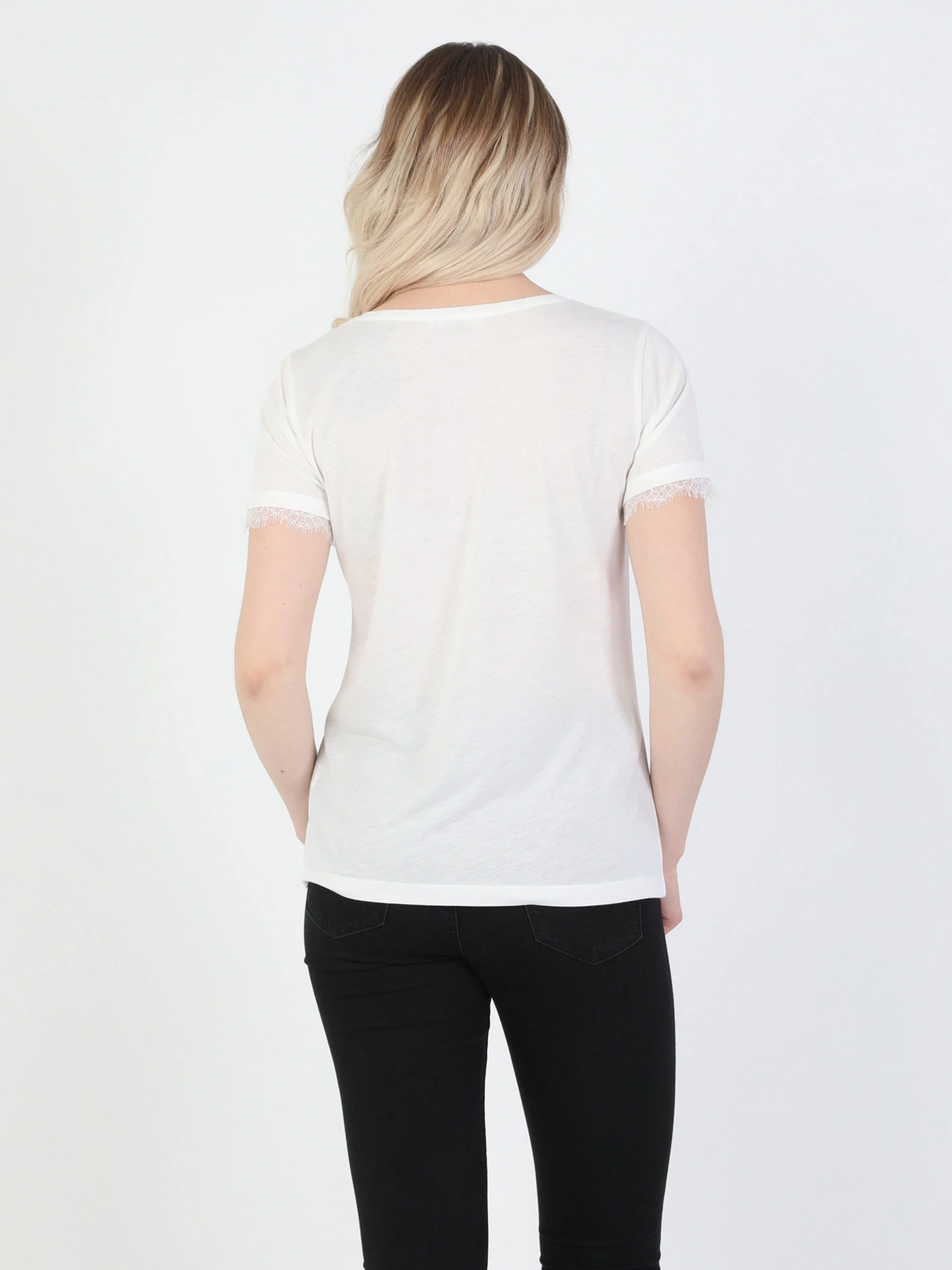 Футболки и поло Colin’s модель CL1049125WHT Футболки и поло Colin’s модель CL1049125WHT Фото