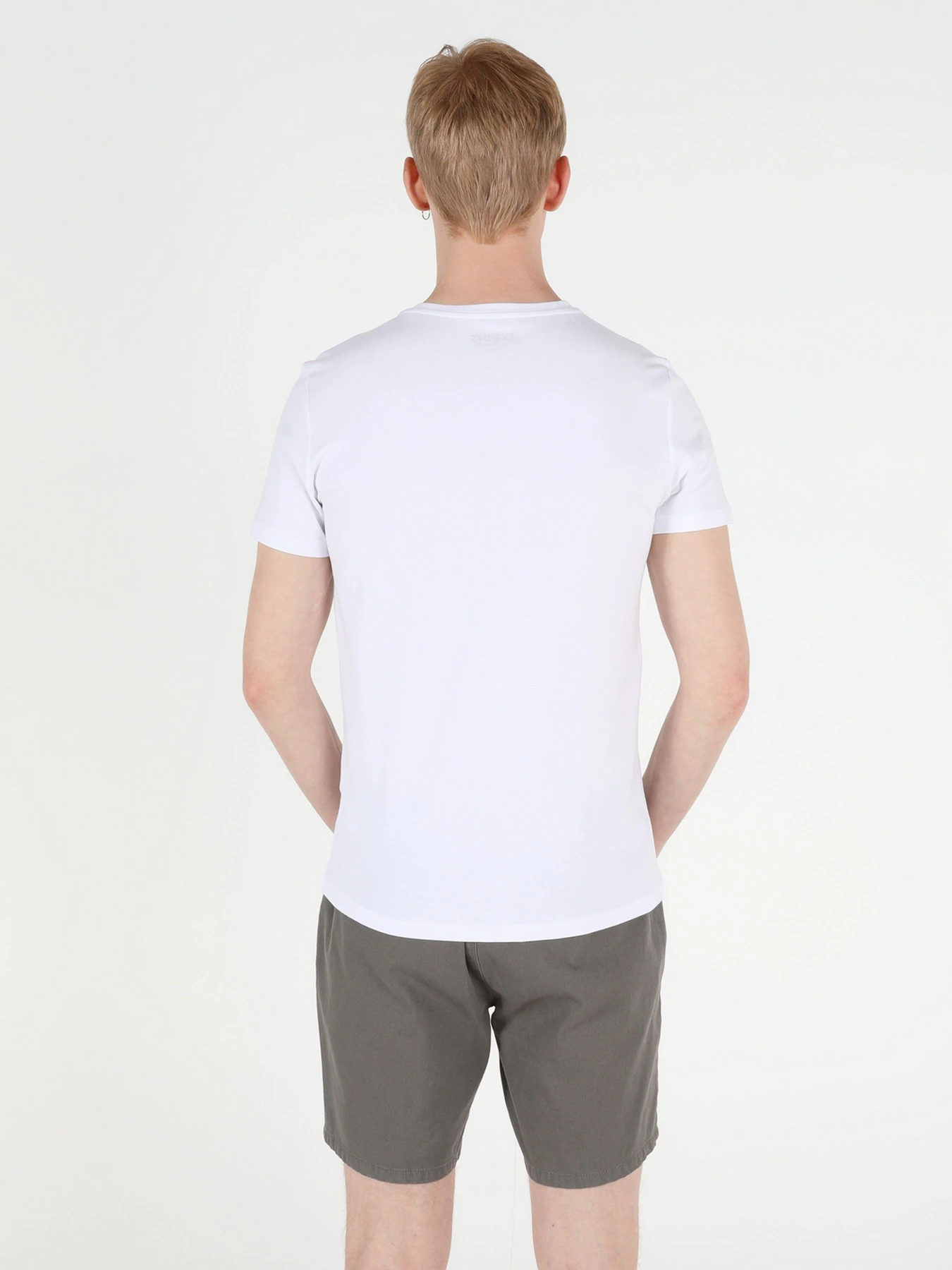 Футболки и поло Colin’s модель CL1050149WHT Футболки и поло Colin’s модель CL1050149WHT Фото