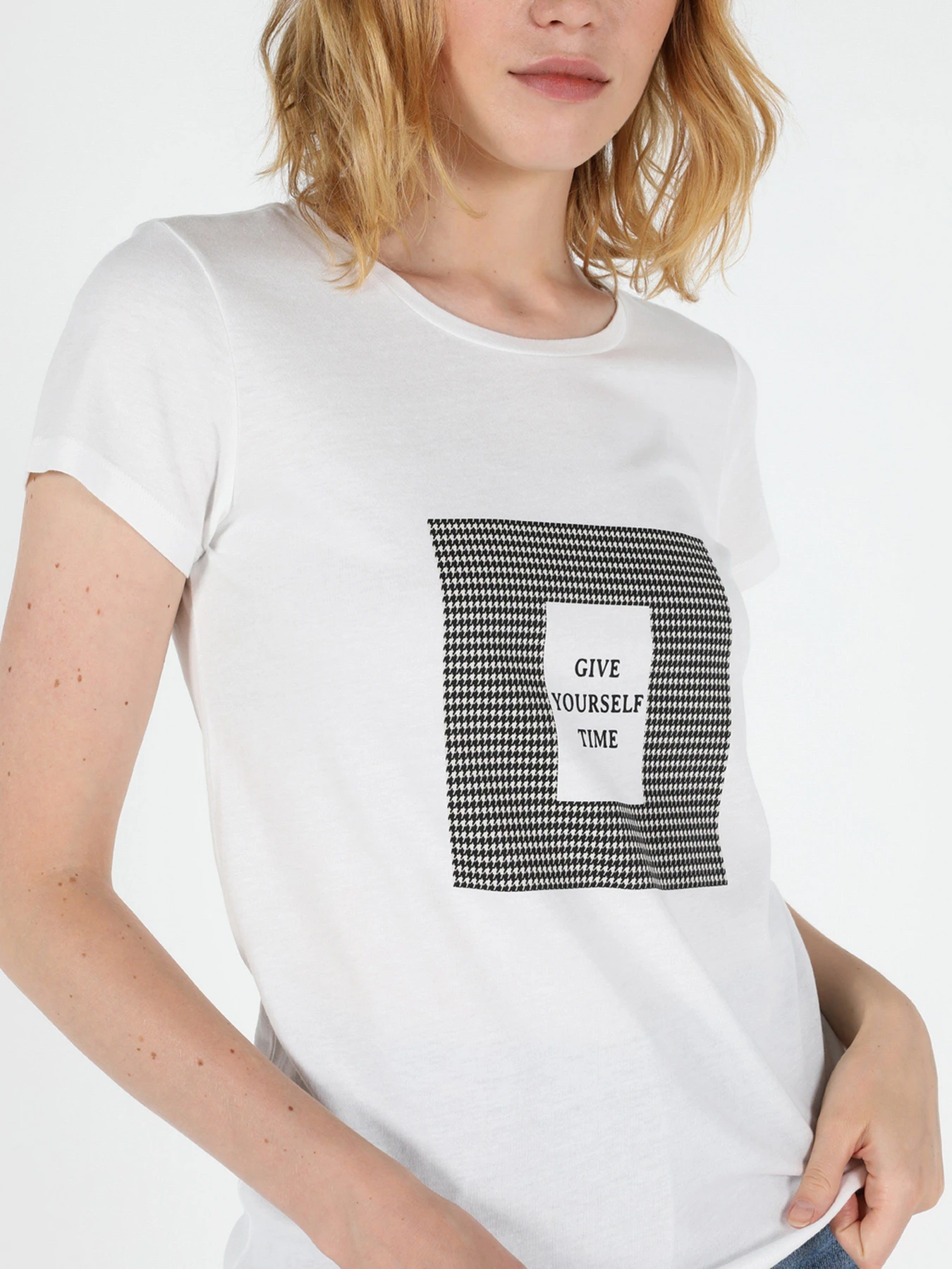 Футболки и поло Colin’s модель CL1050595WHT Футболки и поло Colin’s модель CL1050595WHT Фото