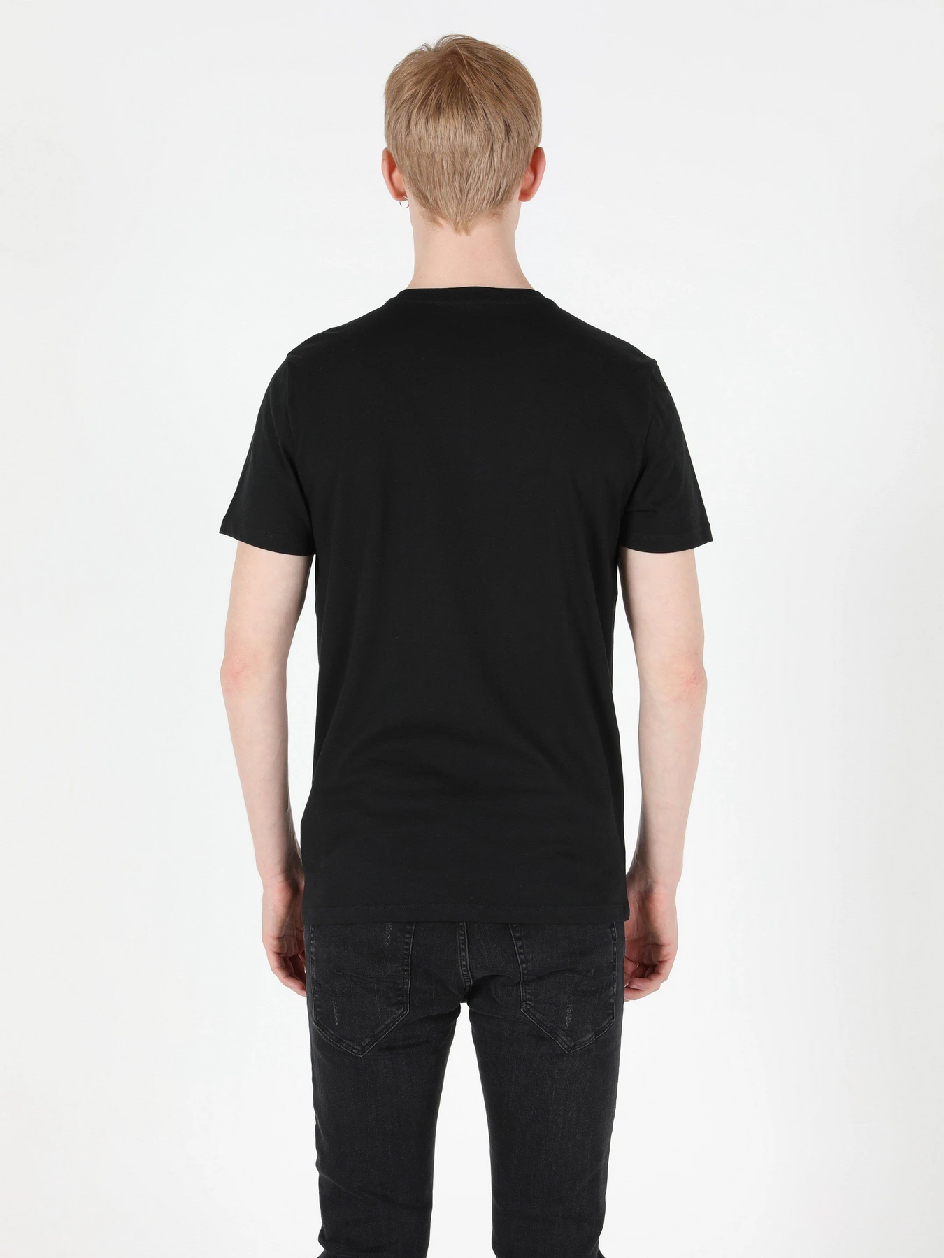 Футболки и поло Colin’s модель CL1050942BLK Футболки и поло Colin’s модель CL1050942BLK Фото