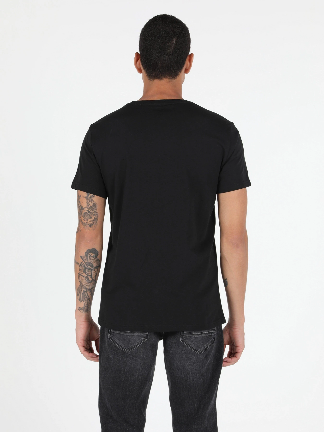 Футболки и поло Colin’s модель CL1051431BLK Футболки и поло Colin’s модель CL1051431BLK Фото