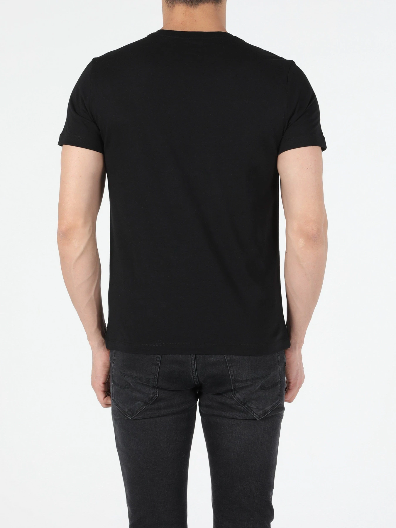 Футболки и поло Colin’s модель CL1053932BLK Футболки и поло Colin’s модель CL1053932BLK Фото