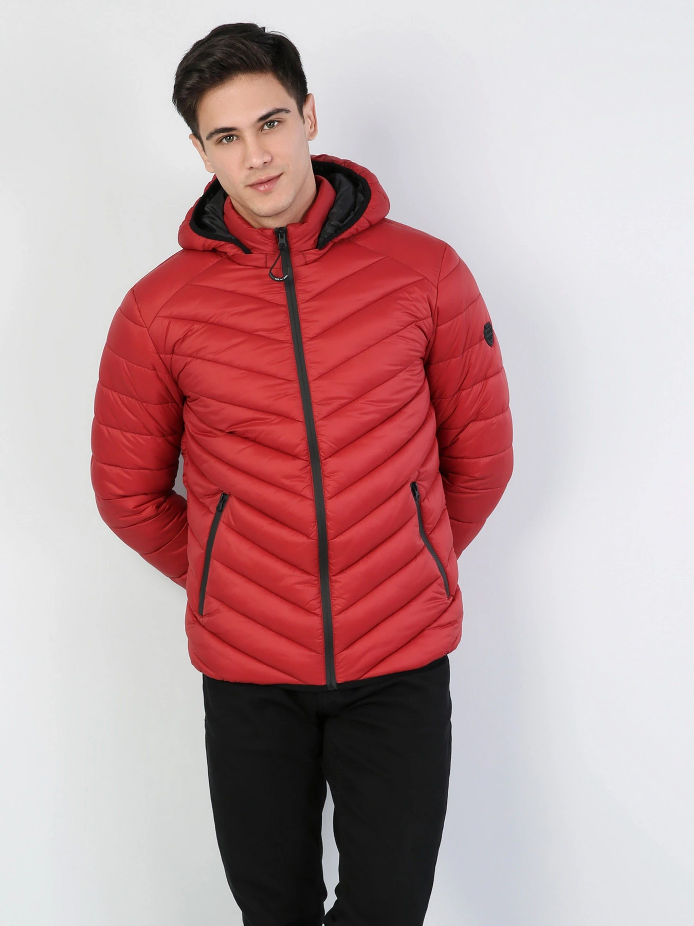 Куртки и дубленки Colin’s модель CL1021308RED Куртки и дубленки Colin’s модель CL1021308RED Фото
