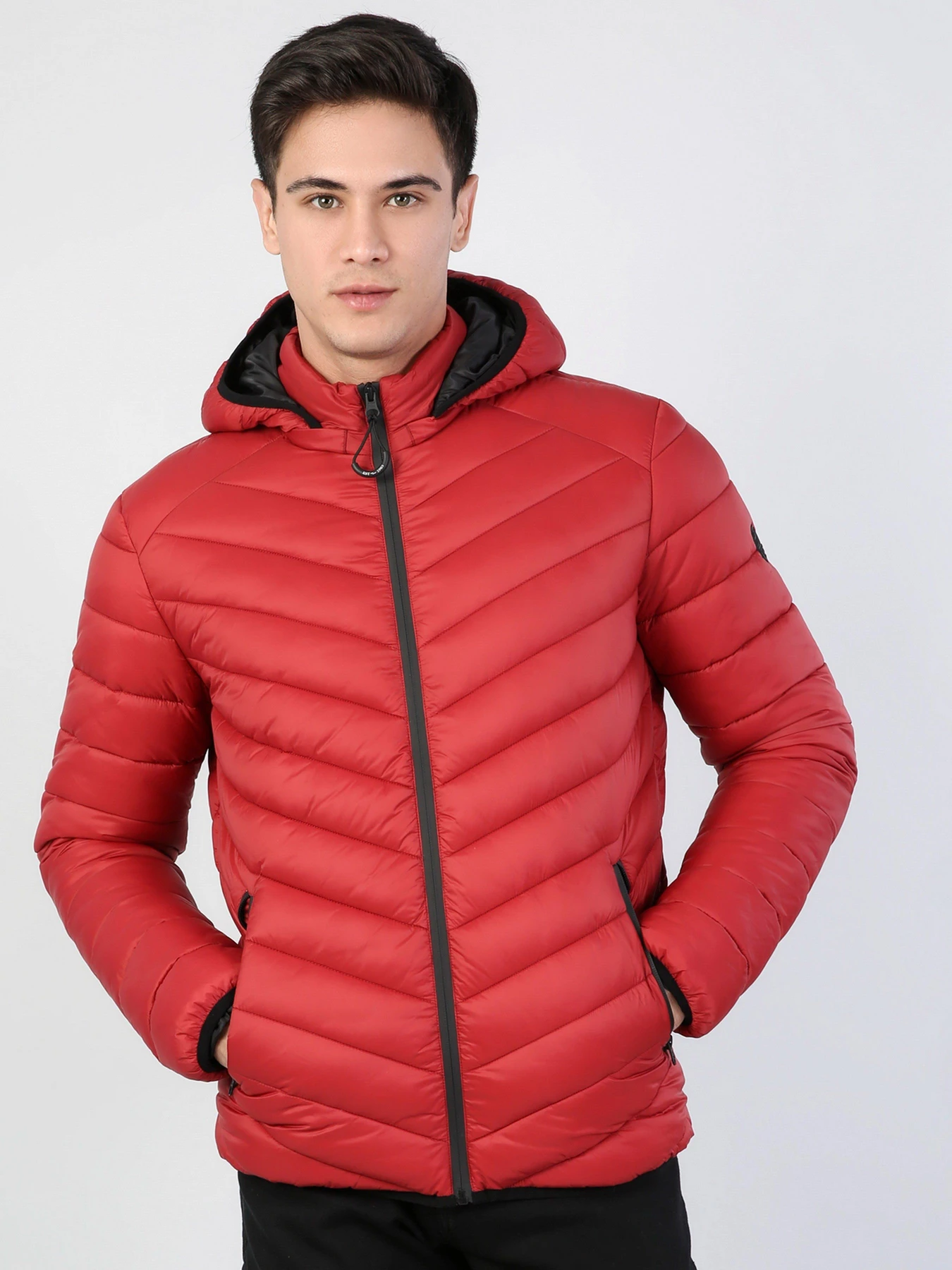 Куртки и дубленки Colin’s модель CL1021308RED Куртки и дубленки Colin’s модель CL1021308RED Фото
