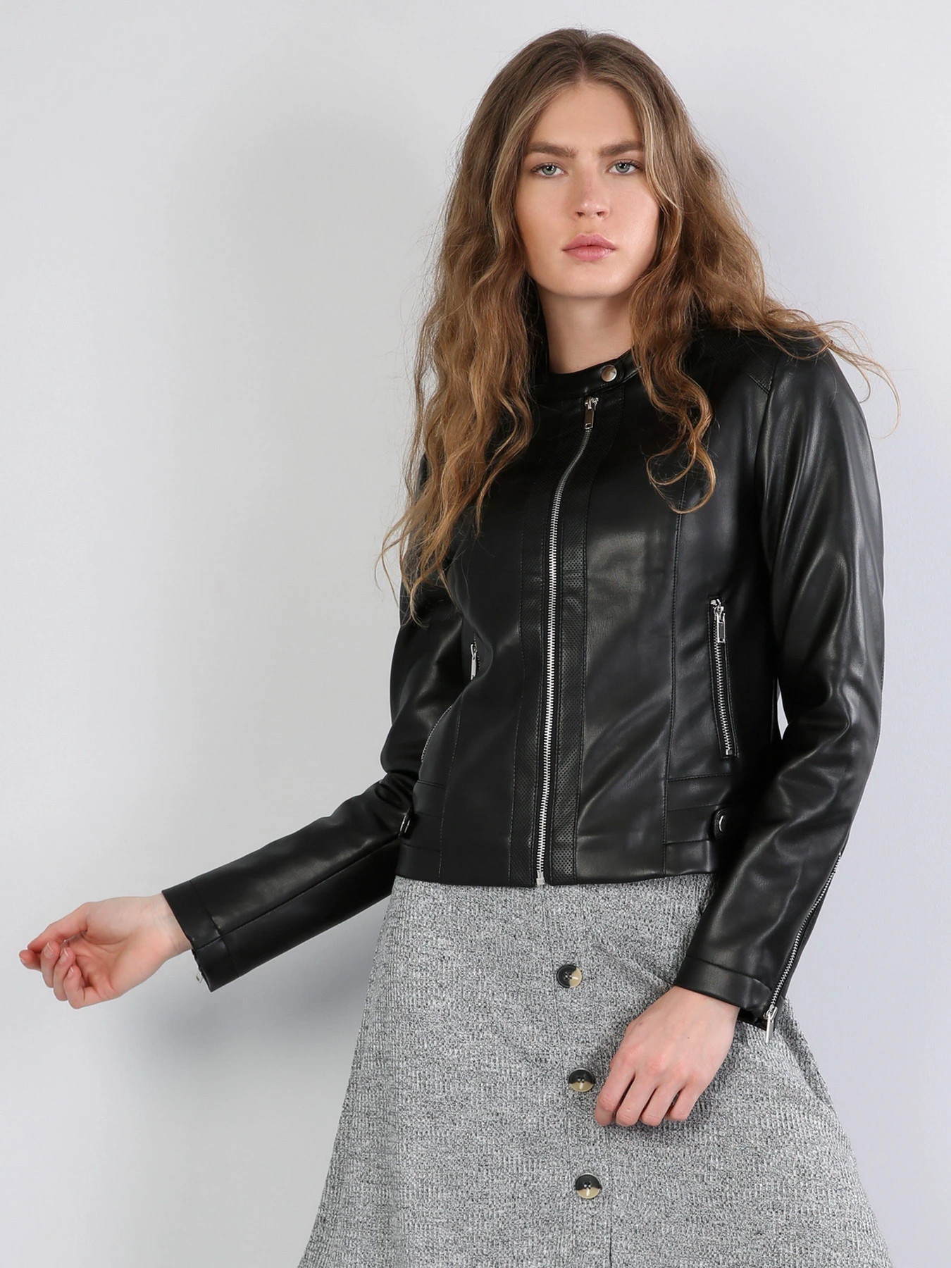 Куртки и дубленки Colin’s модель CL1044579BLK Куртки и дубленки Colin’s модель CL1044579BLK Фото