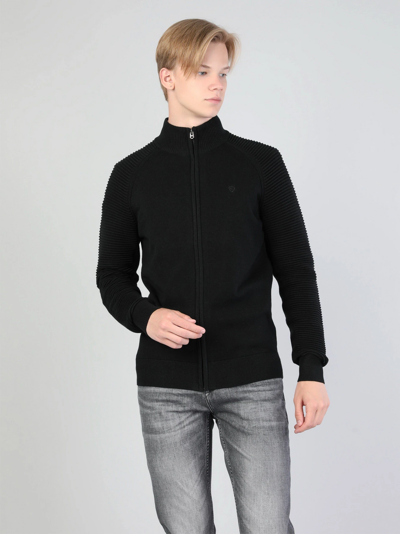 Свитры и кардиганы Colin’s модель CL1045432BLK Свитры и кардиганы Colin’s модель CL1045432BLK Фото