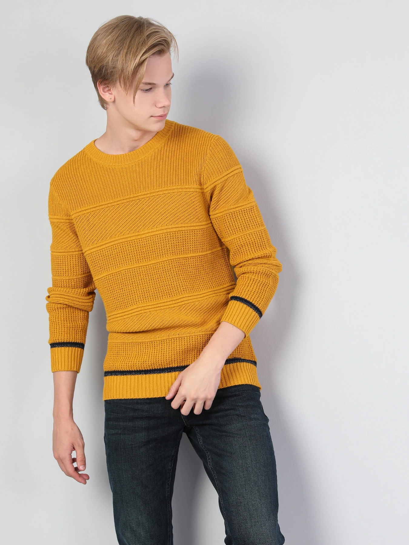 Светри та кардигани Colin’s модель CL1045372YLS Светри та кардигани Colin’s модель CL1045372YLS Фото