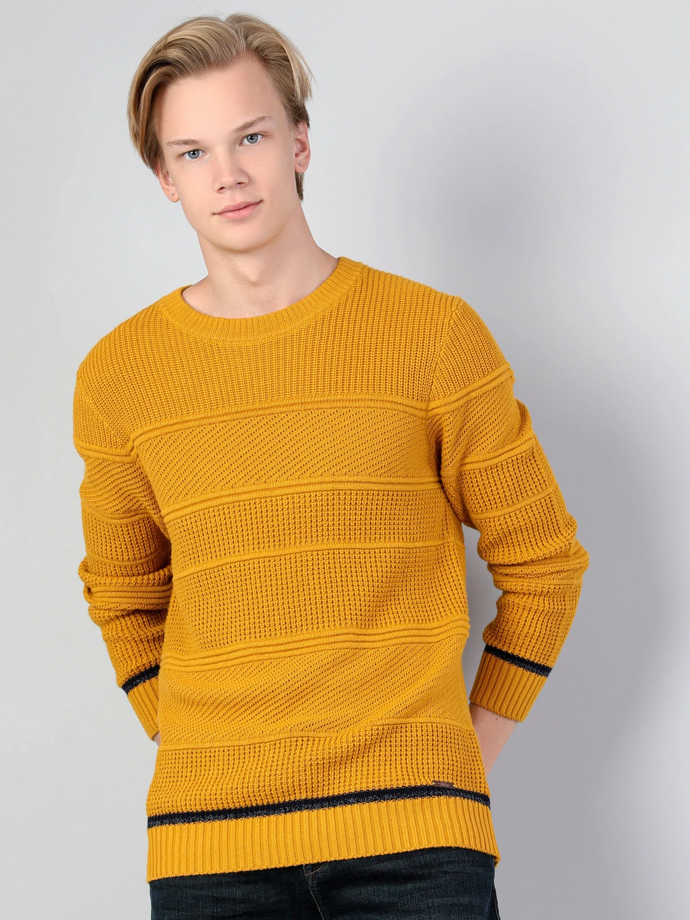 Светри та кардигани Colin’s модель CL1045372YLS Светри та кардигани Colin’s модель CL1045372YLS Фото