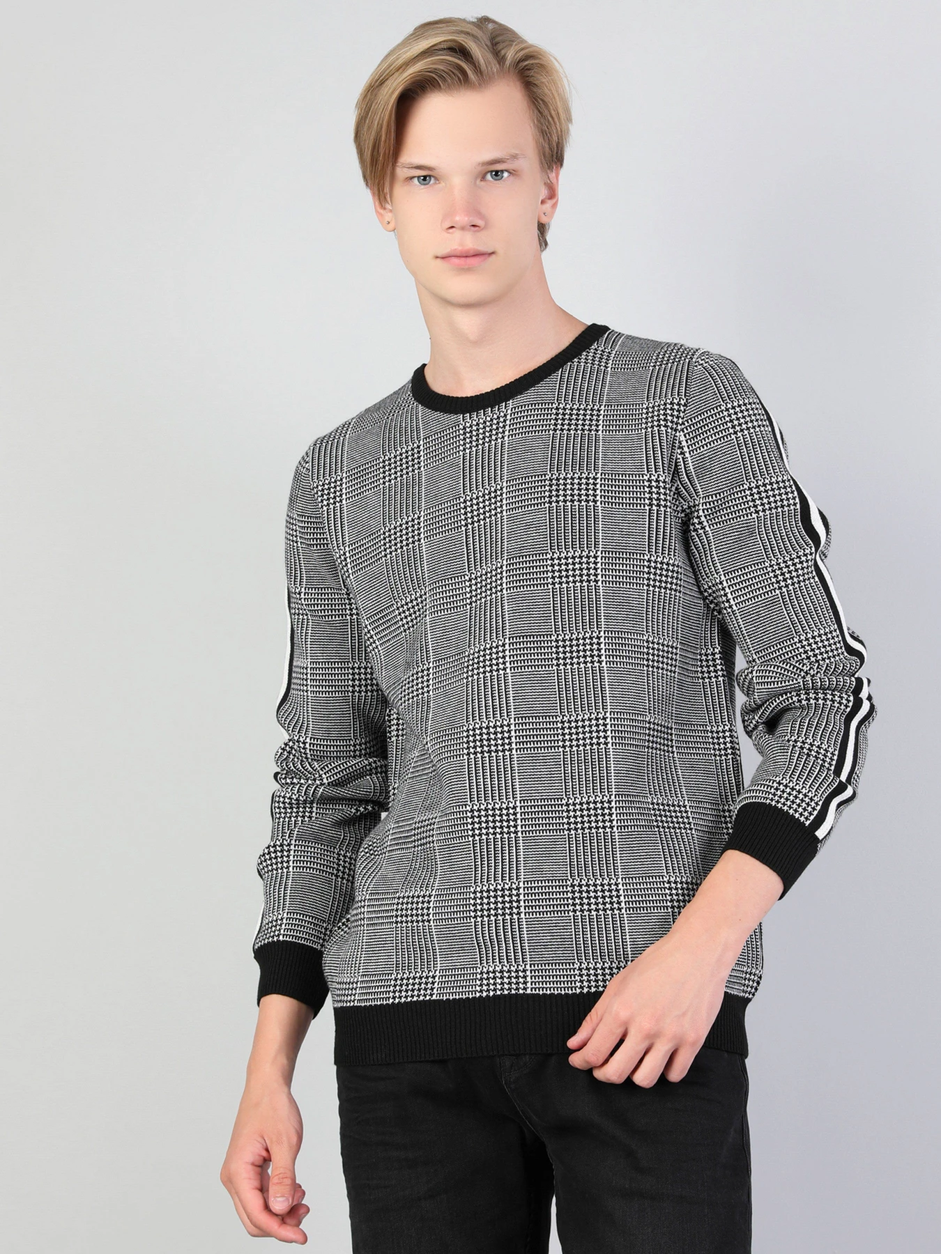 Светри та кардигани Colin’s модель CL1045876BLK Светри та кардигани Colin’s модель CL1045876BLK Фото