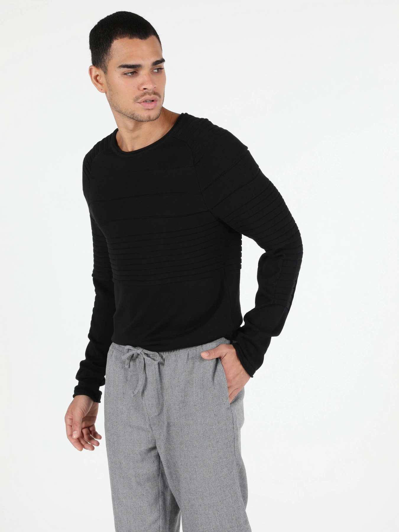 Свитры и кардиганы Colin’s модель CL1050729BLK Свитры и кардиганы Colin’s модель CL1050729BLK Фото