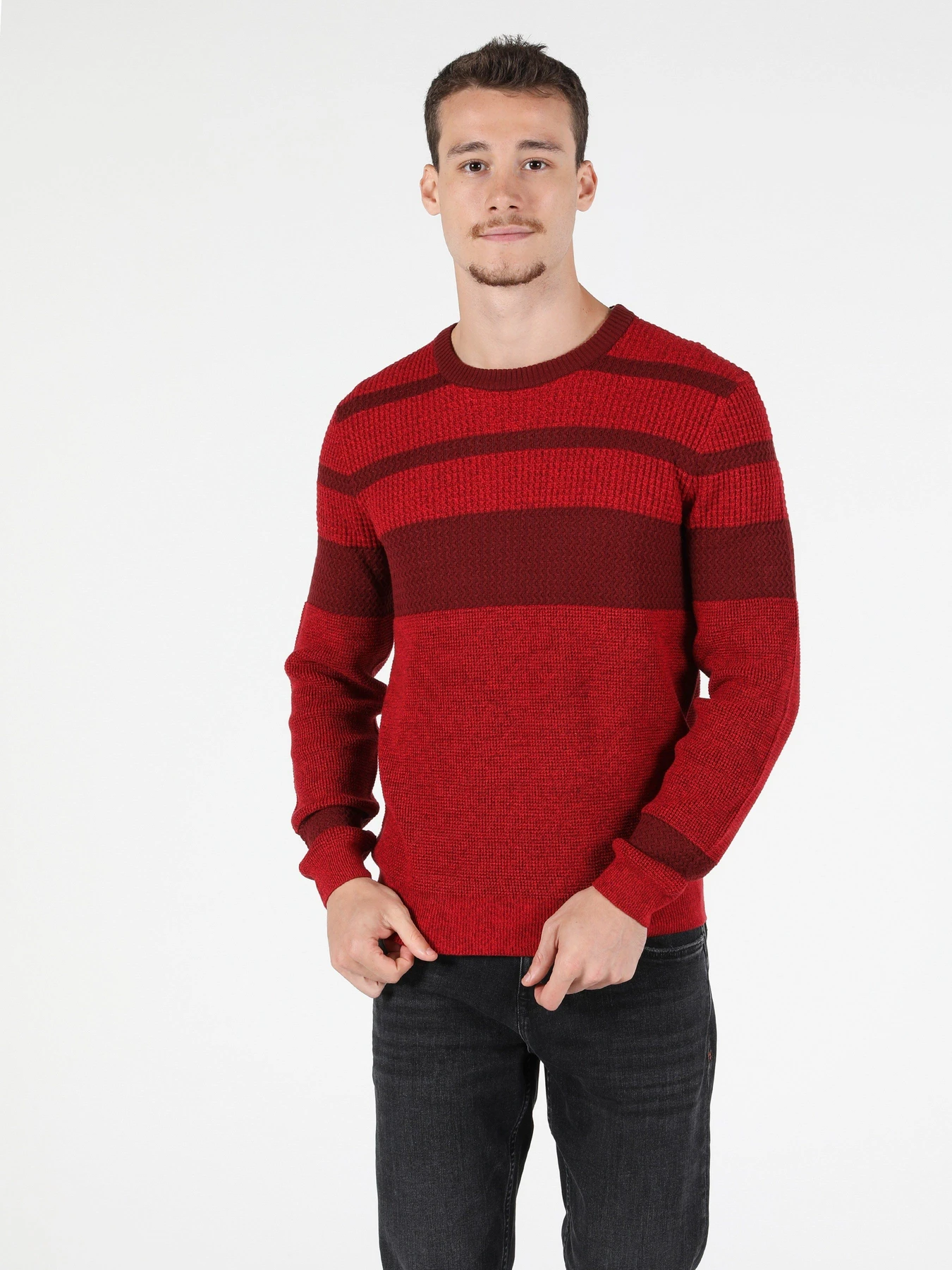 Свитры и кардиганы Colin’s модель CL1051566RED Фото
