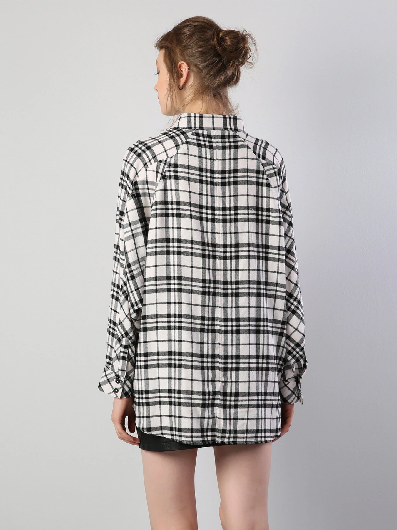 Рубашки Colin’s модель CL1035495BLK Рубашки Colin’s модель CL1035495BLK Фото