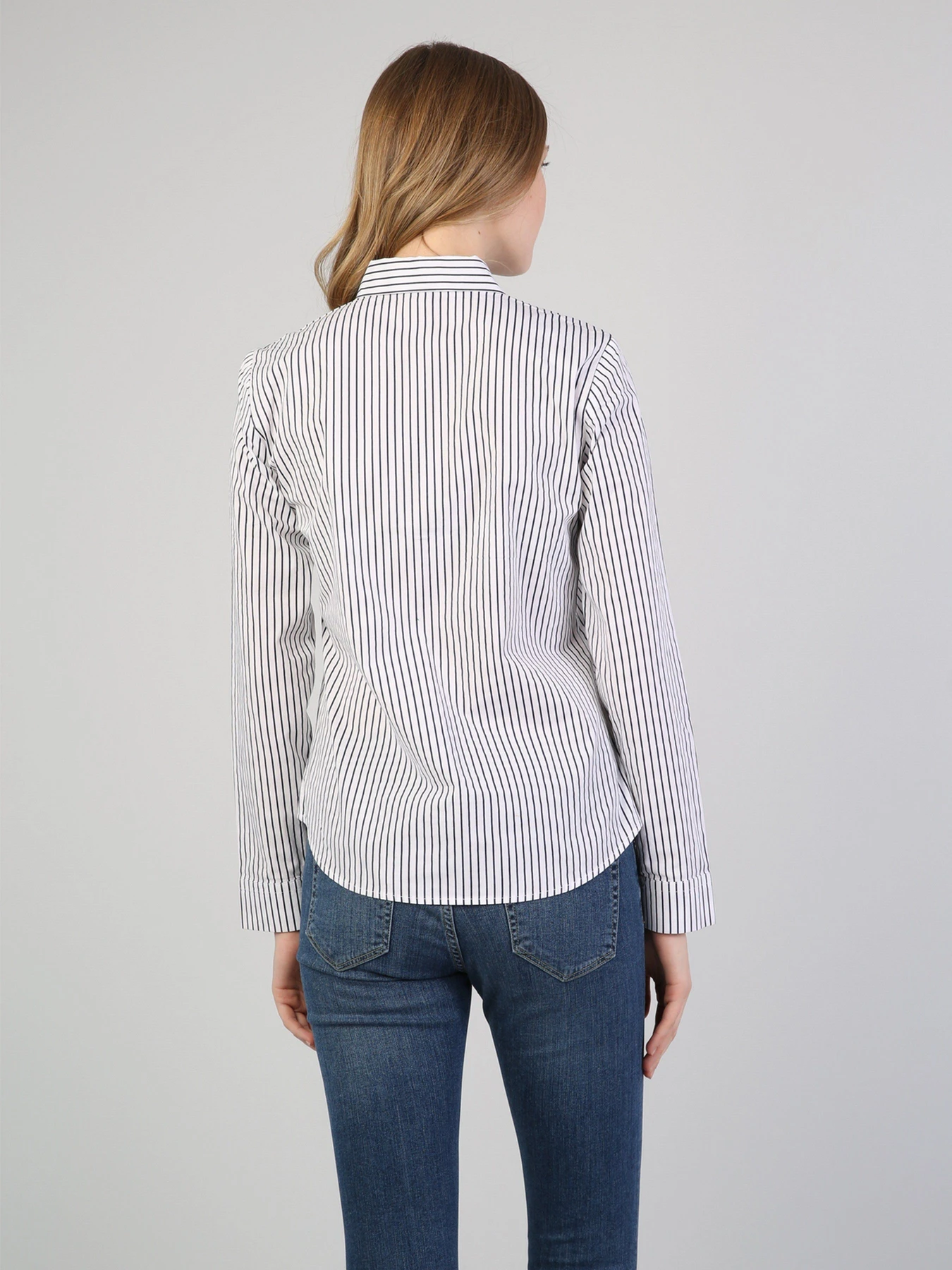Рубашки Colin’s модель CL1042215WHT Рубашки Colin’s модель CL1042215WHT Фото