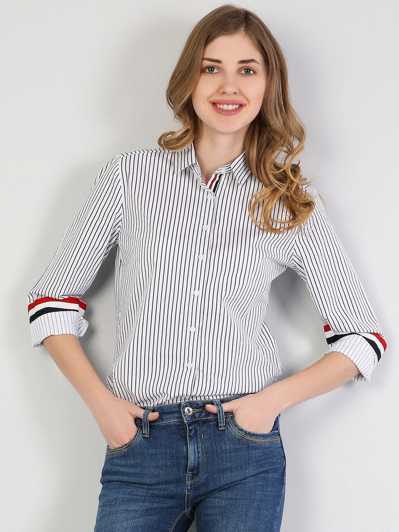 Рубашки Colin’s модель CL1042215WHT Рубашки Colin’s модель CL1042215WHT Фото