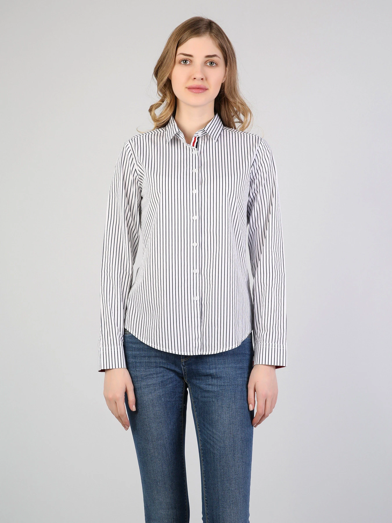 Рубашки Colin’s модель CL1042215WHT Рубашки Colin’s модель CL1042215WHT Фото