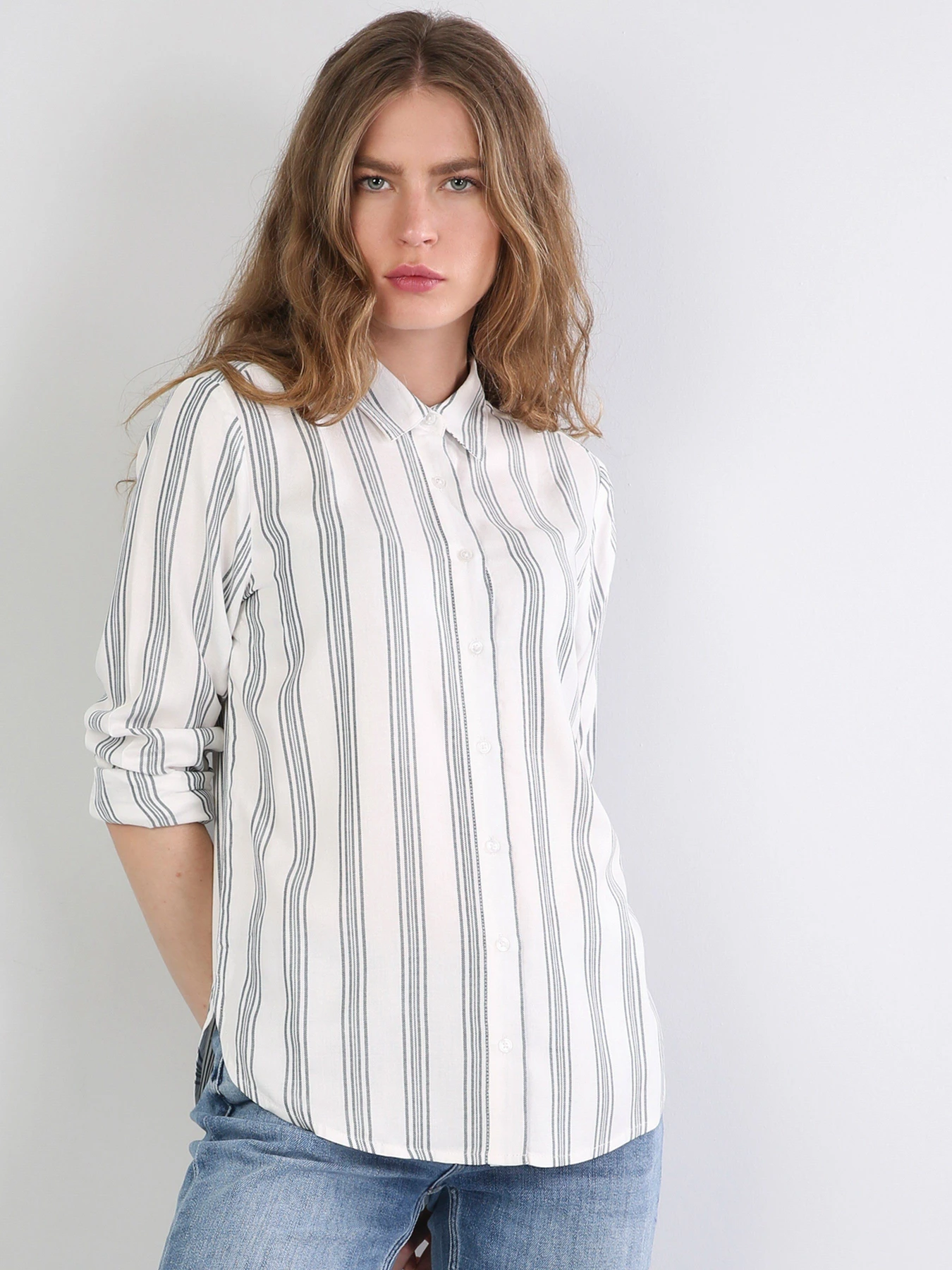 Рубашки Colin’s модель CL1045095WHT Рубашки Colin’s модель CL1045095WHT Фото