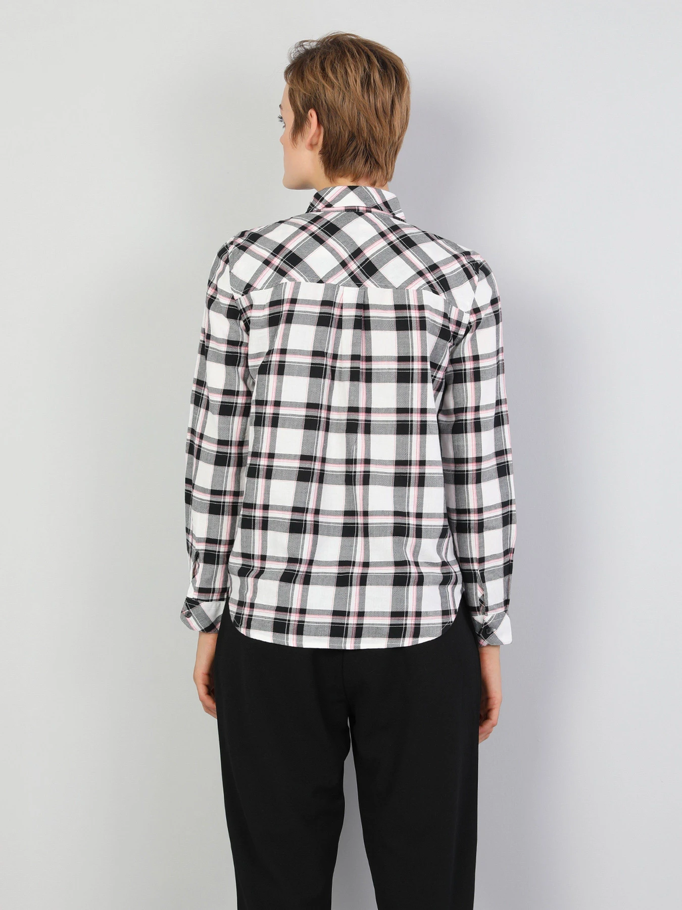Рубашки Colin’s модель CL1047120BLK Рубашки Colin’s модель CL1047120BLK Фото