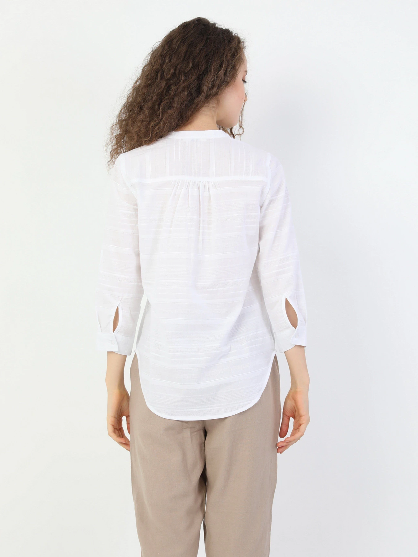Сорочки Colin’s модель CL1048541WHT Сорочки Colin’s модель CL1048541WHT Фото