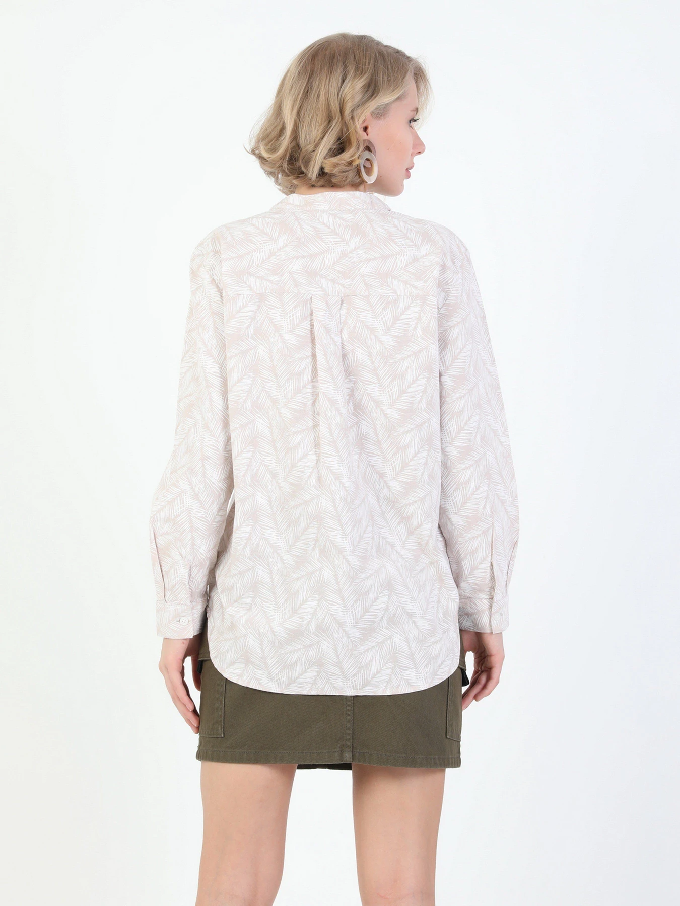 Рубашки Colin’s модель CL1048907BEI Рубашки Colin’s модель CL1048907BEI Фото