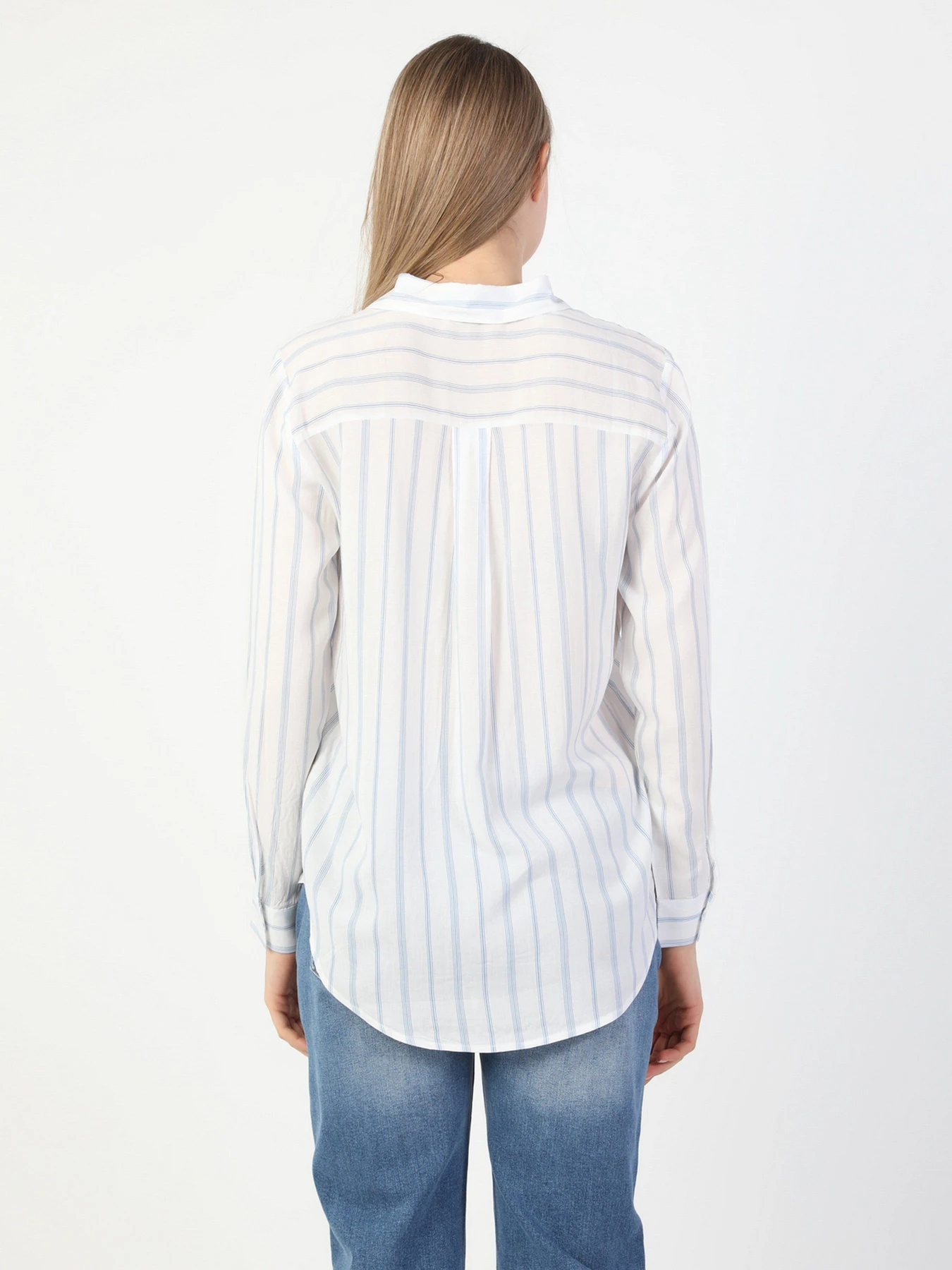 Сорочки Colin’s модель CL1048996WHT Сорочки Colin’s модель CL1048996WHT Фото