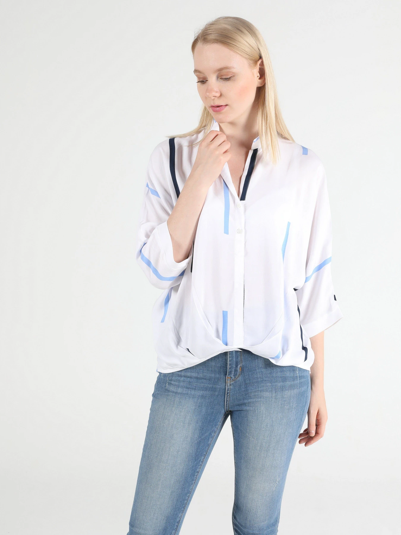 Сорочки Colin’s модель CL1049004WHT Сорочки Colin’s модель CL1049004WHT Фото