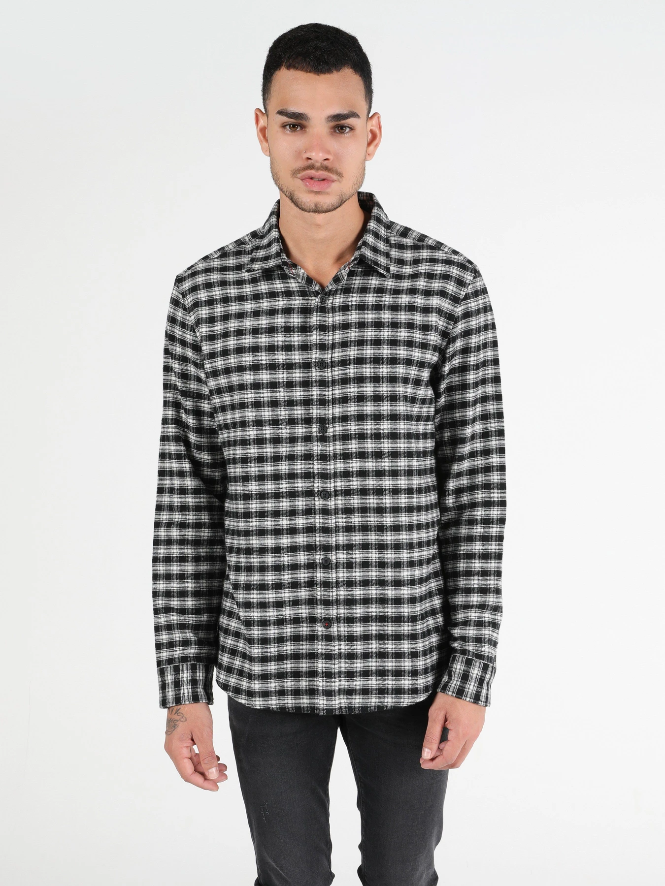 Рубашки Colin’s модель CL1050129BLK Рубашки Colin’s модель CL1050129BLK Фото