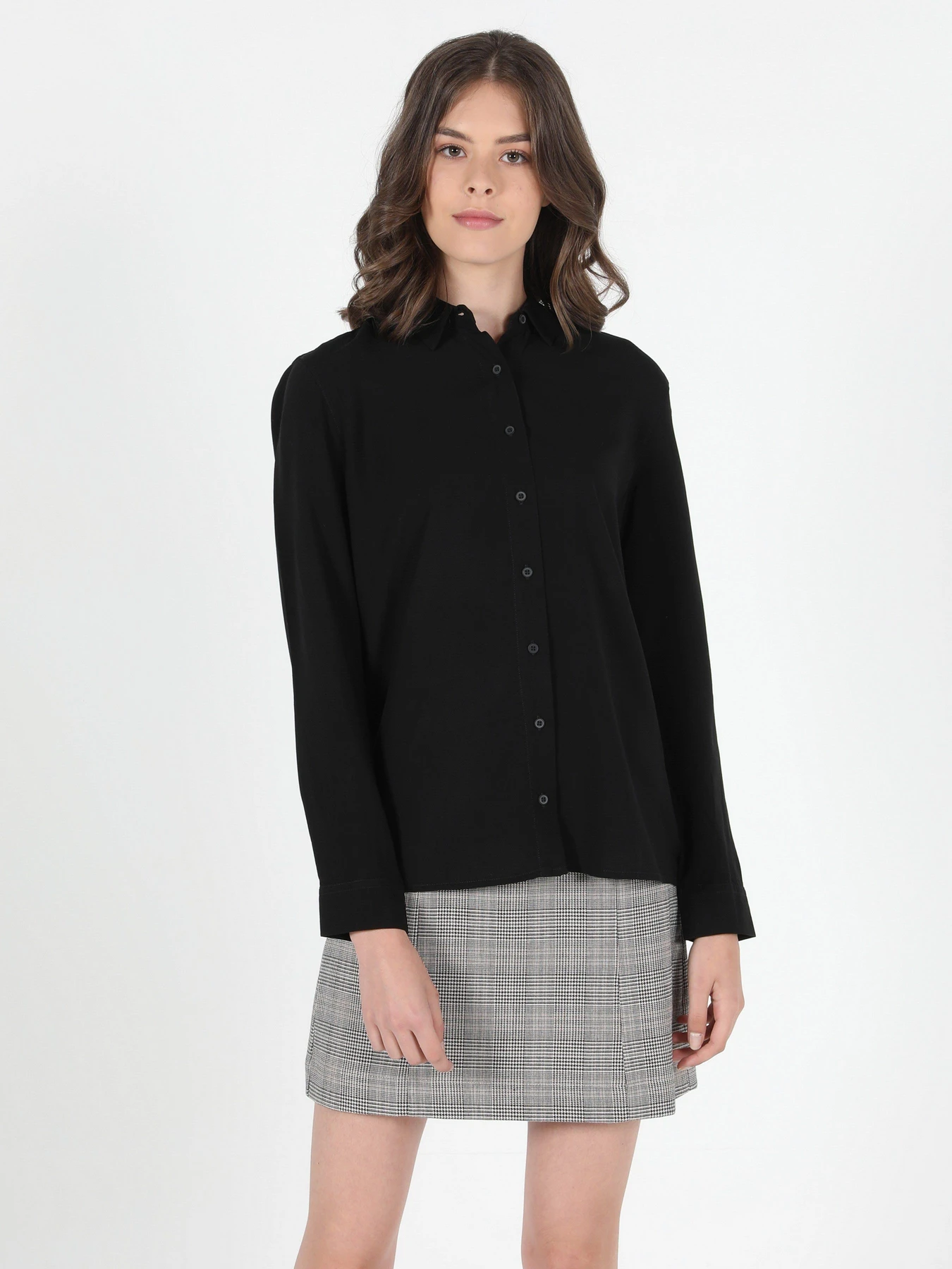 Рубашки Colin’s модель CL1050927BLK Рубашки Colin’s модель CL1050927BLK Фото