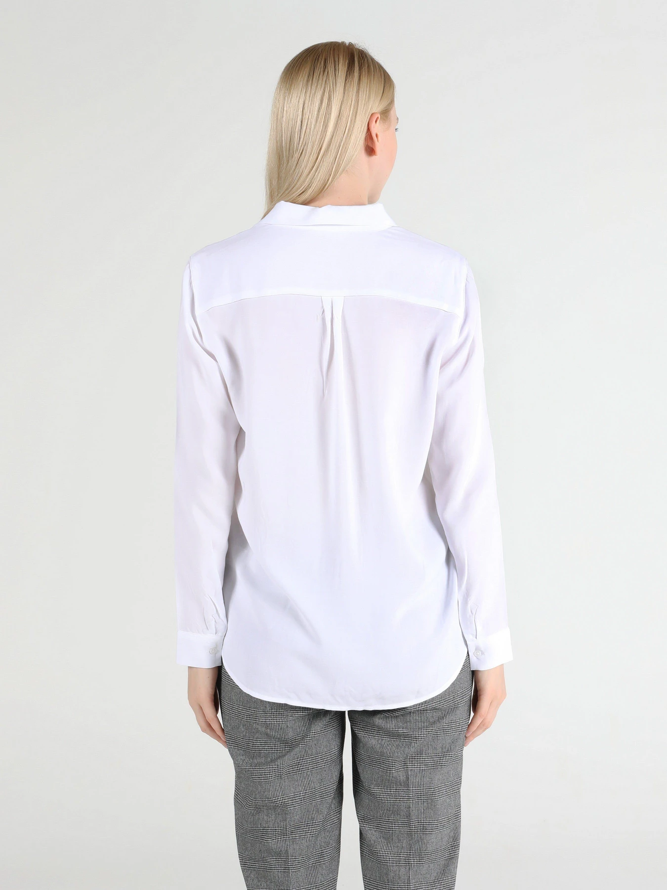 Рубашки Colin’s модель CL1050927WHT Рубашки Colin’s модель CL1050927WHT Фото