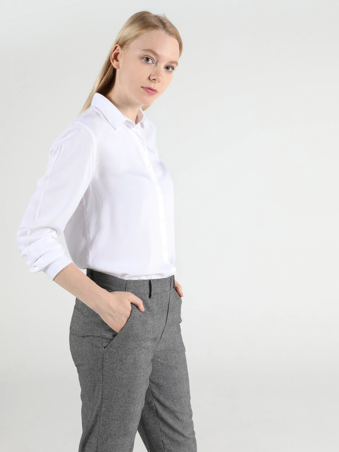 Рубашки Colin’s модель CL1050927WHT Рубашки Colin’s модель CL1050927WHT Фото