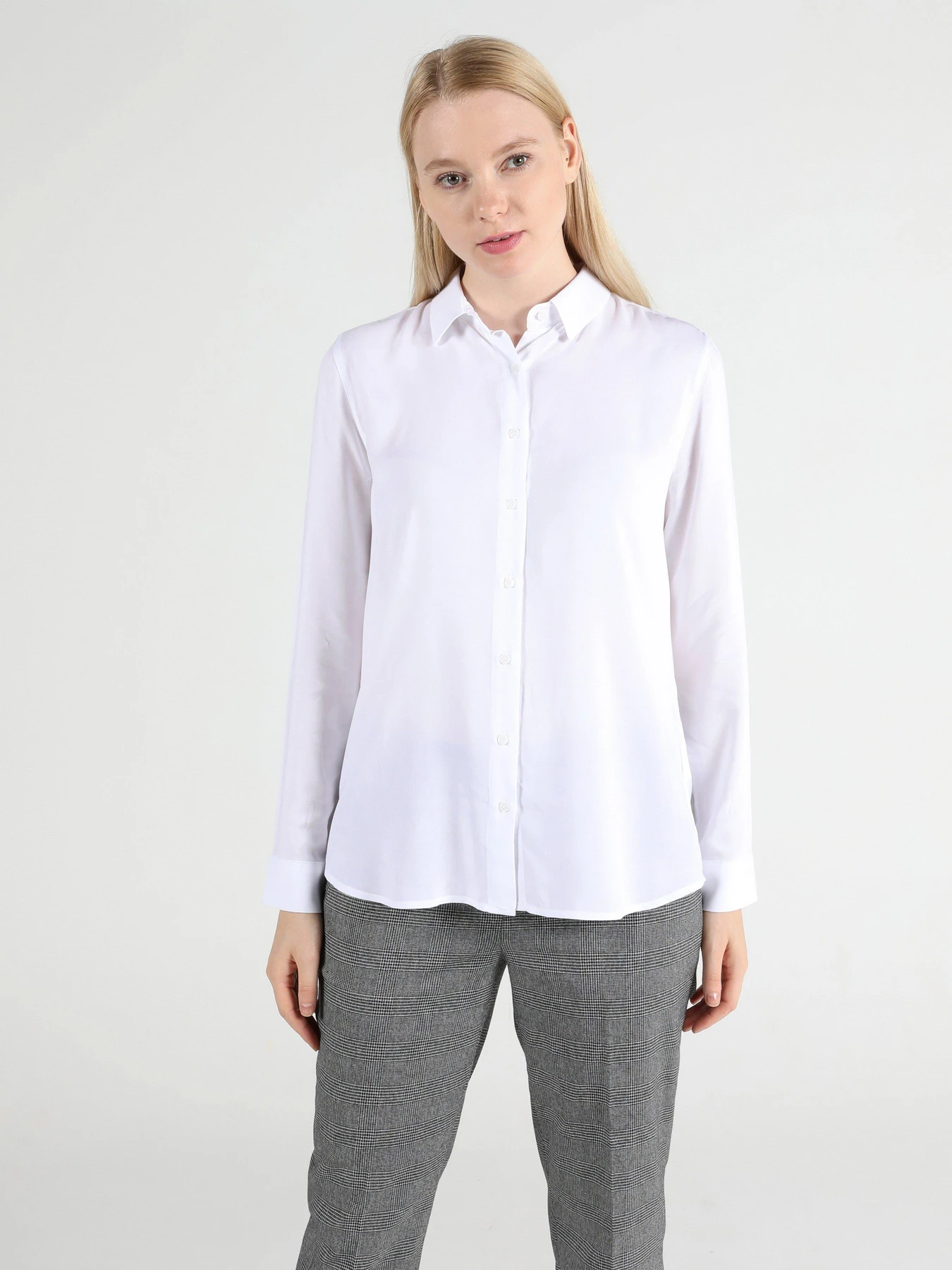 Рубашки Colin’s модель CL1050927WHT Рубашки Colin’s модель CL1050927WHT Фото
