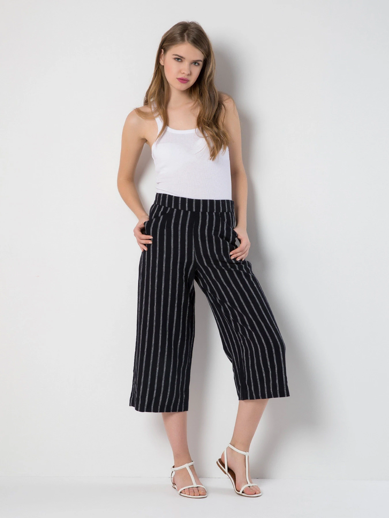Одежда для дома и сна Colin’s модель CL1027017WHT Одежда для дома и сна Colin’s модель CL1027017WHT Фото