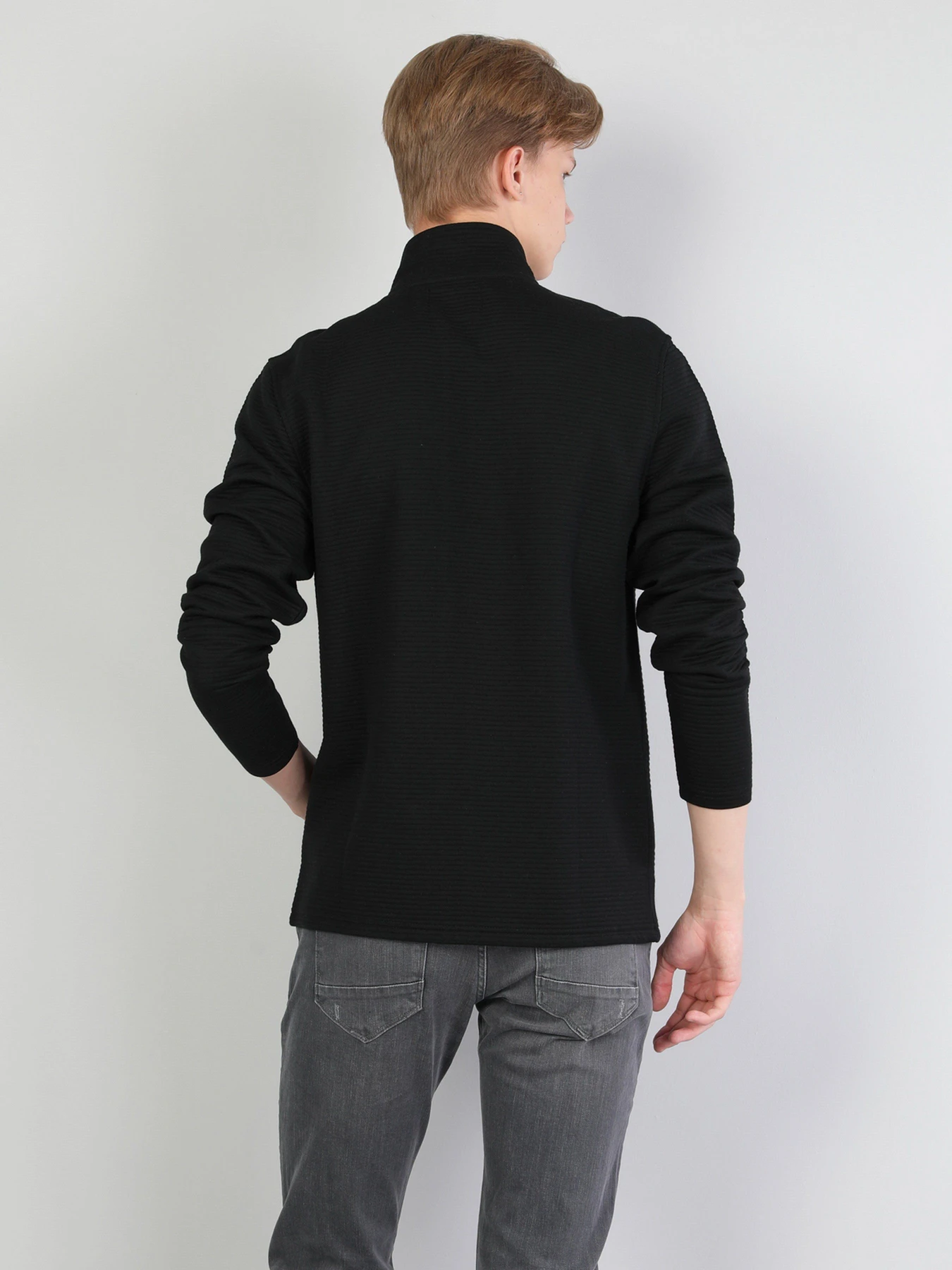 Худи и свитшоты Colin’s модель CL1044077BLK Худи и свитшоты Colin’s модель CL1044077BLK Фото