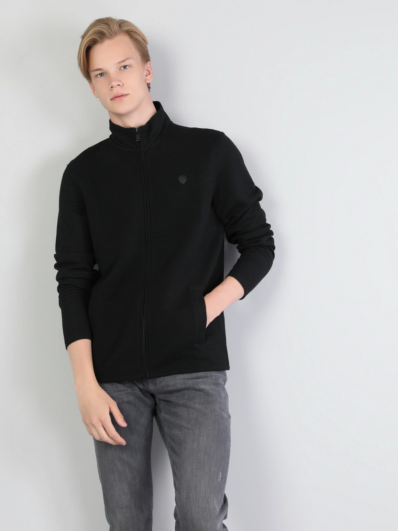 Худи и свитшоты Colin’s модель CL1044077BLK Худи и свитшоты Colin’s модель CL1044077BLK Фото