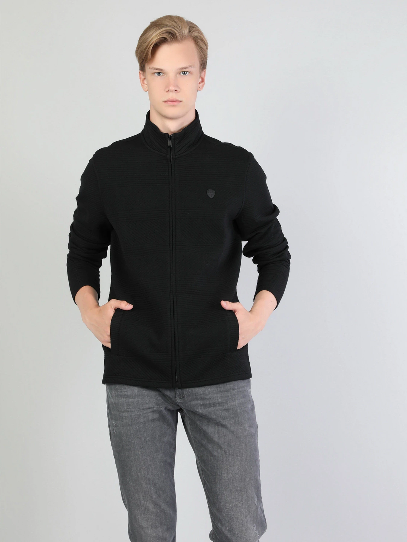 Худи и свитшоты Colin’s модель CL1044077BLK Худи и свитшоты Colin’s модель CL1044077BLK Фото