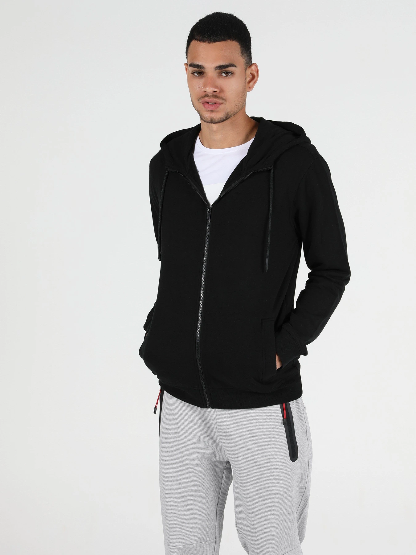 Худи и свитшоты Colin’s модель CL1050140BLK Худи и свитшоты Colin’s модель CL1050140BLK Фото