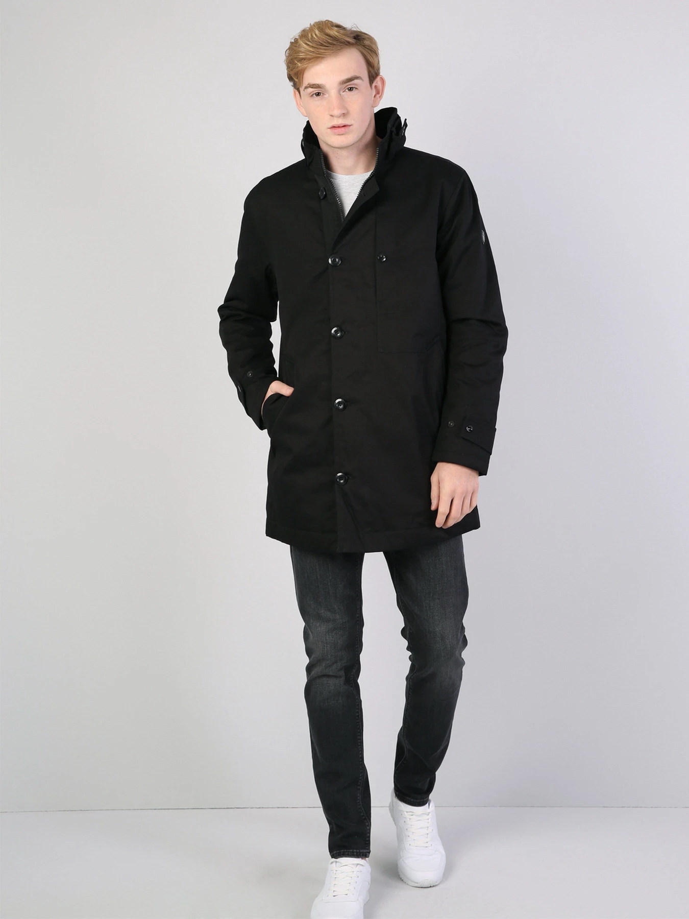 Пальто и плащи Colin’s модель CL1041257BLK Пальто и плащи Colin’s модель CL1041257BLK Фото