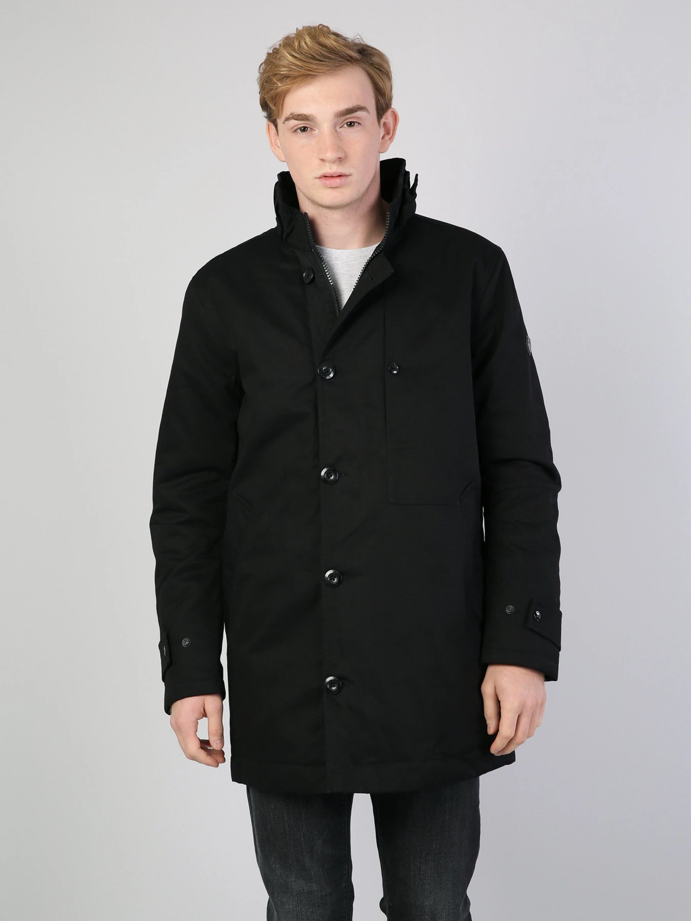 Пальто и плащи Colin’s модель CL1041257BLK Пальто и плащи Colin’s модель CL1041257BLK Фото