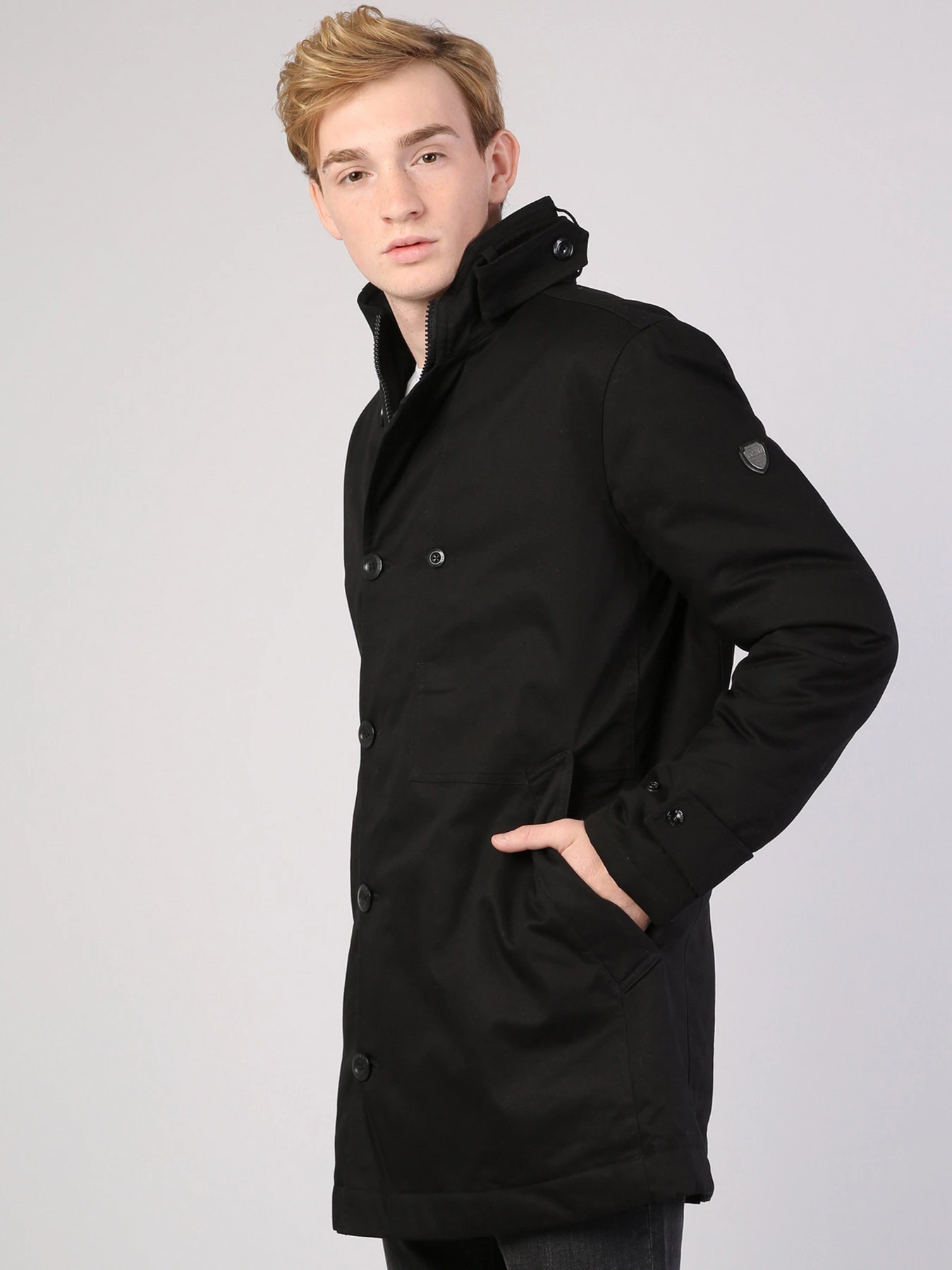 Пальто и плащи Colin’s модель CL1041257BLK Пальто и плащи Colin’s модель CL1041257BLK Фото