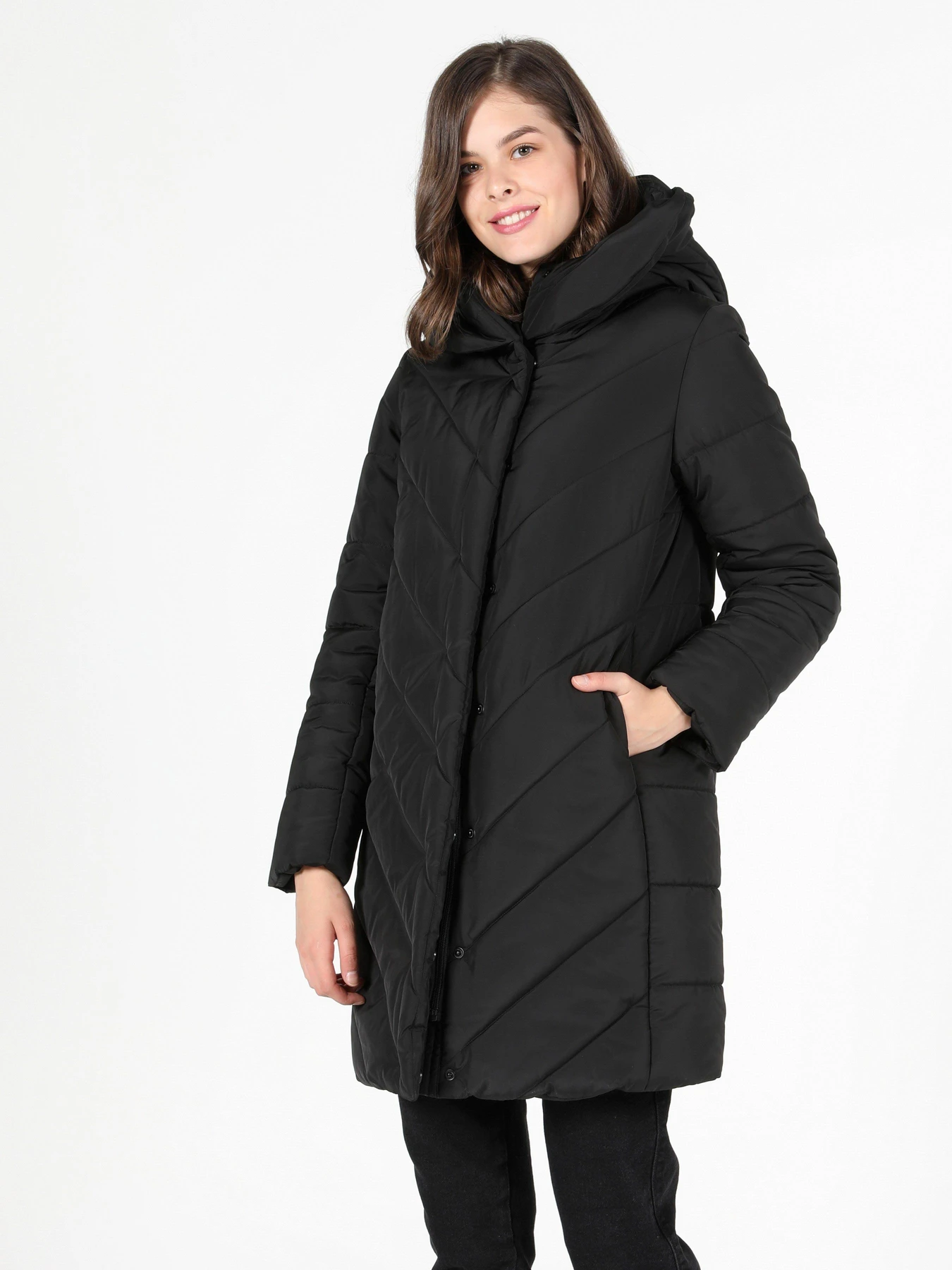 Куртки и дубленки Colin’s модель CL1050794BLK Куртки и дубленки Colin’s модель CL1050794BLK Фото