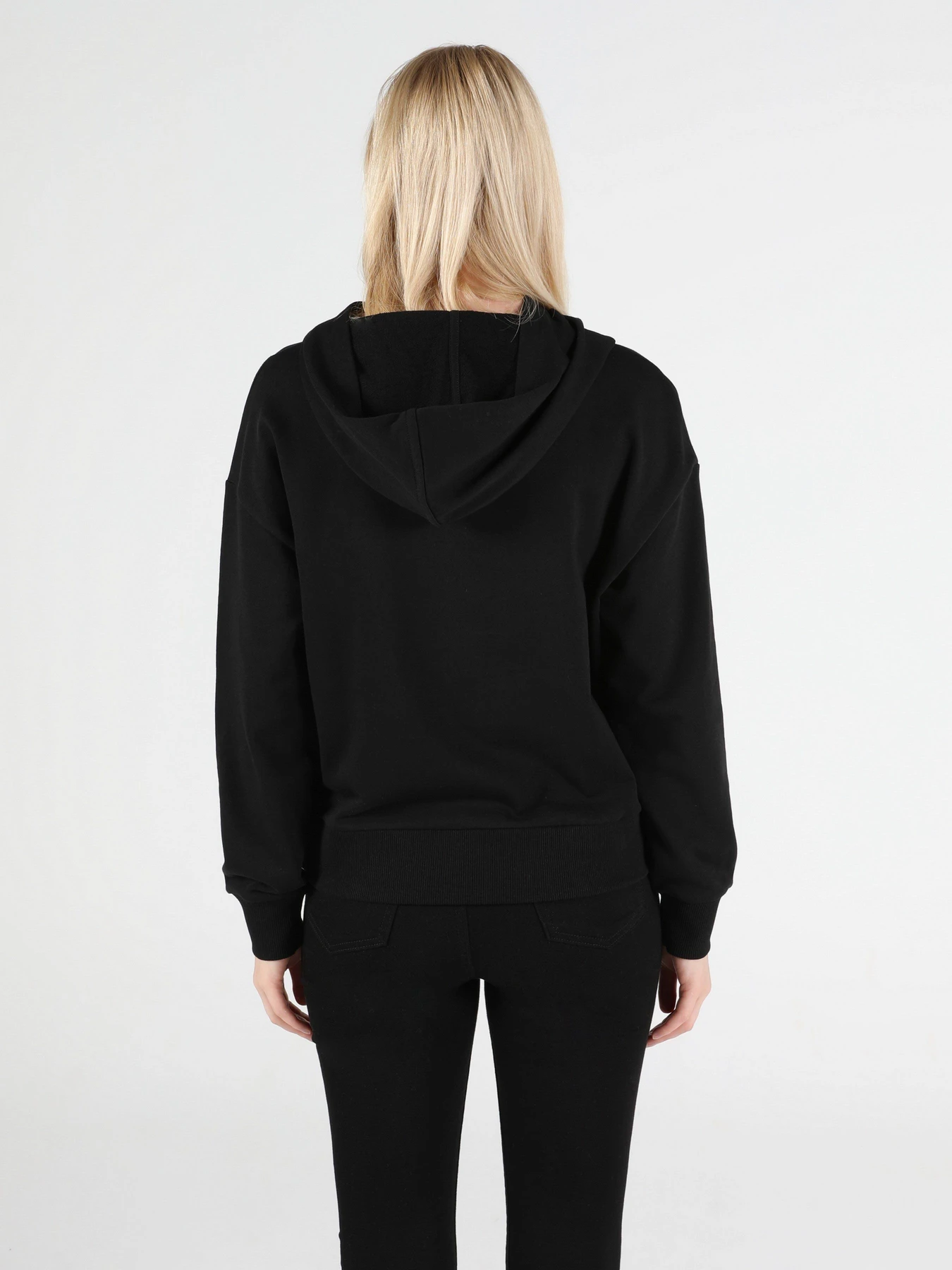 Худи и свитшоты Colin’s модель CL1051002BLK Фото