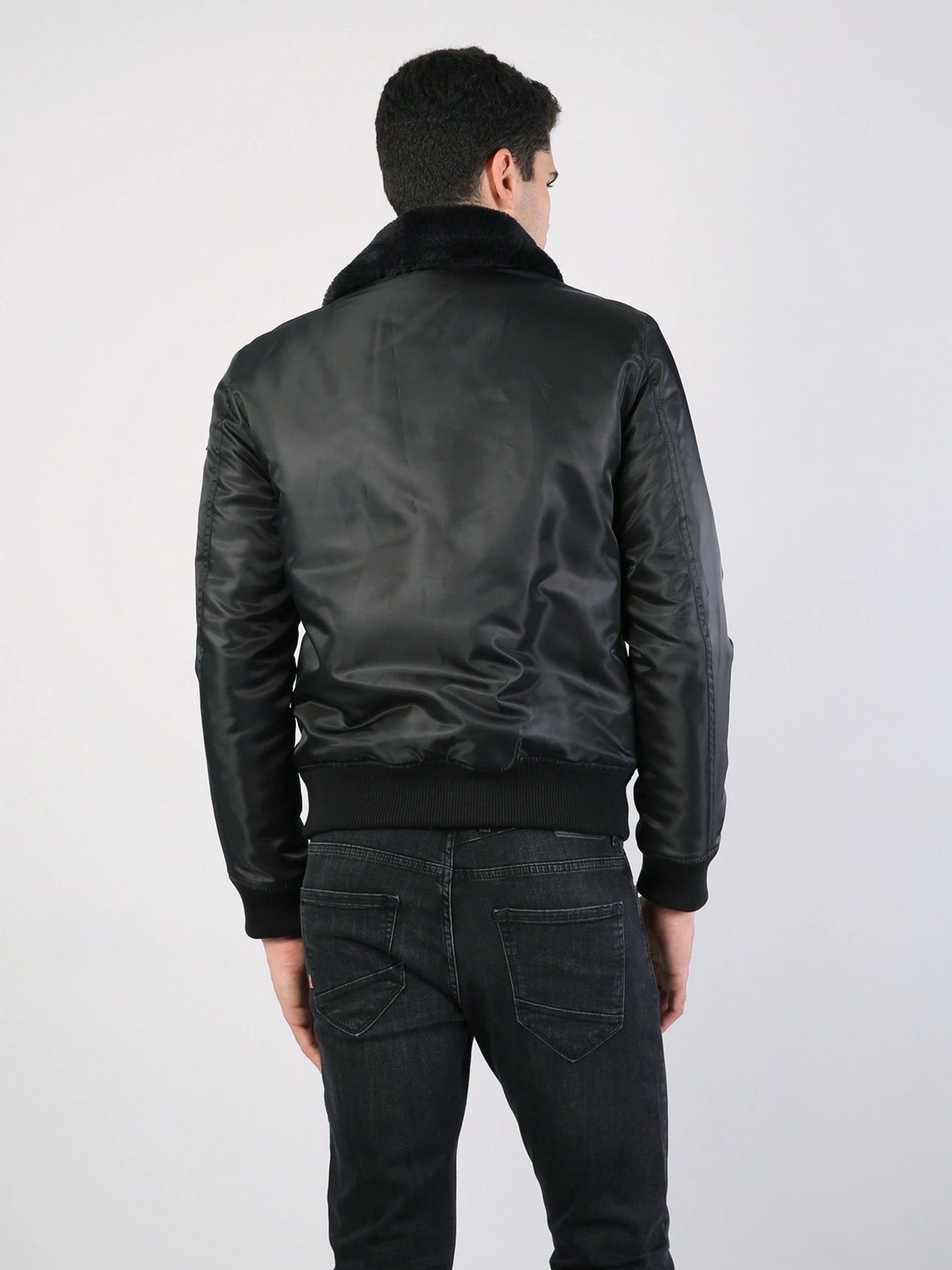 Куртки и дубленки Colin’s модель CL1034800BLK Куртки и дубленки Colin’s модель CL1034800BLK Фото