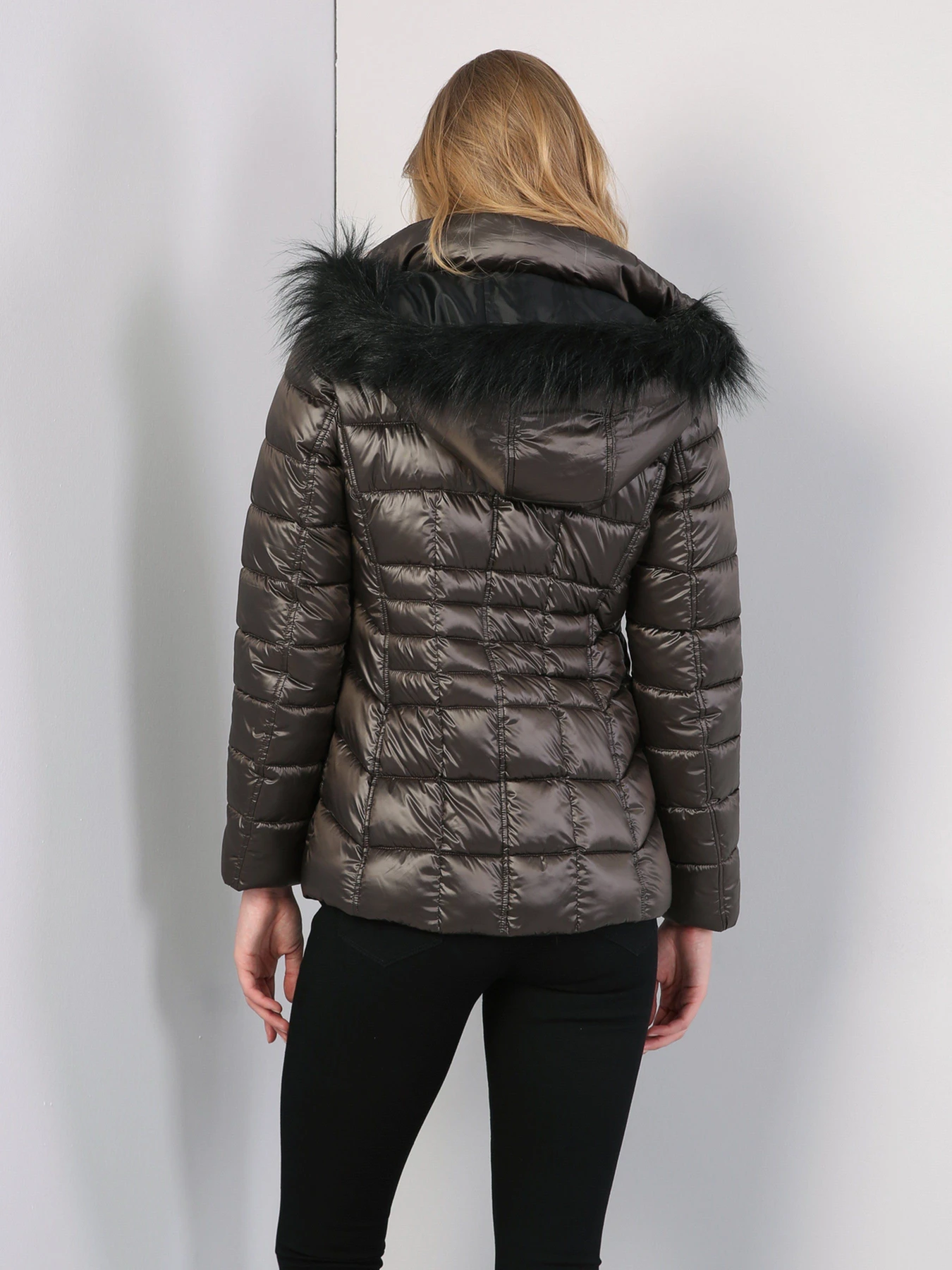 Куртки и дубленки Colin’s модель CL1035403KHA Куртки и дубленки Colin’s модель CL1035403KHA Фото