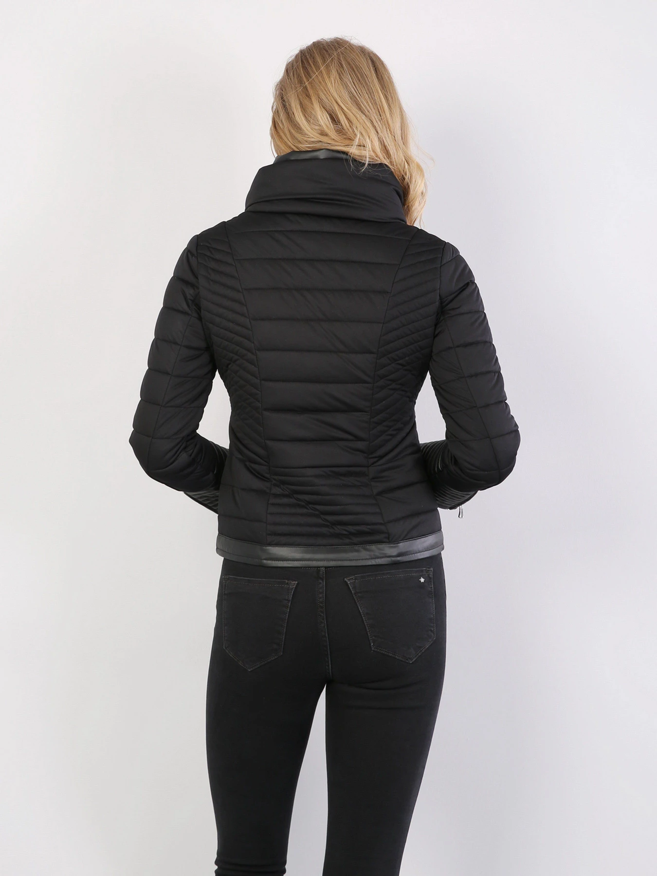 Куртки та дублянки Colin’s модель CL1036119BLK Куртки та дублянки Colin’s модель CL1036119BLK Фото