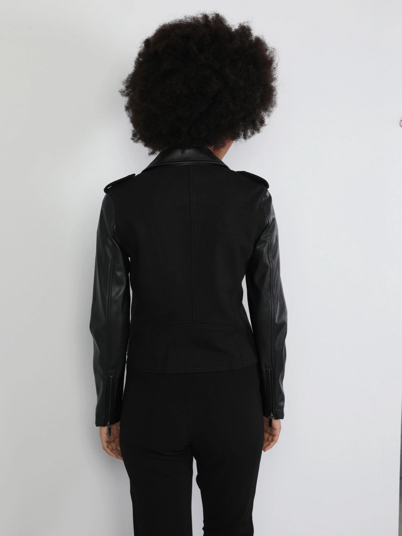 Куртки и дубленки Colin’s модель CL1047289BLK Куртки и дубленки Colin’s модель CL1047289BLK Фото