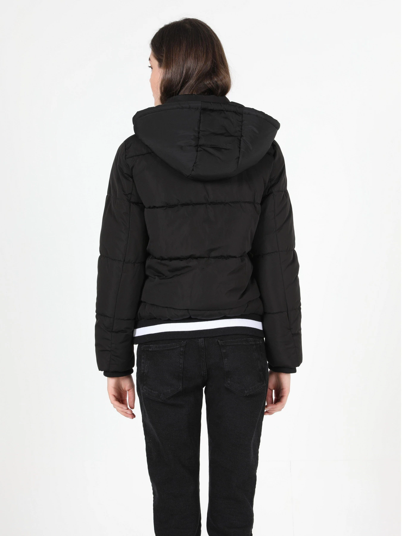 Куртки и дубленки Colin’s модель CL1051050BLK Фото