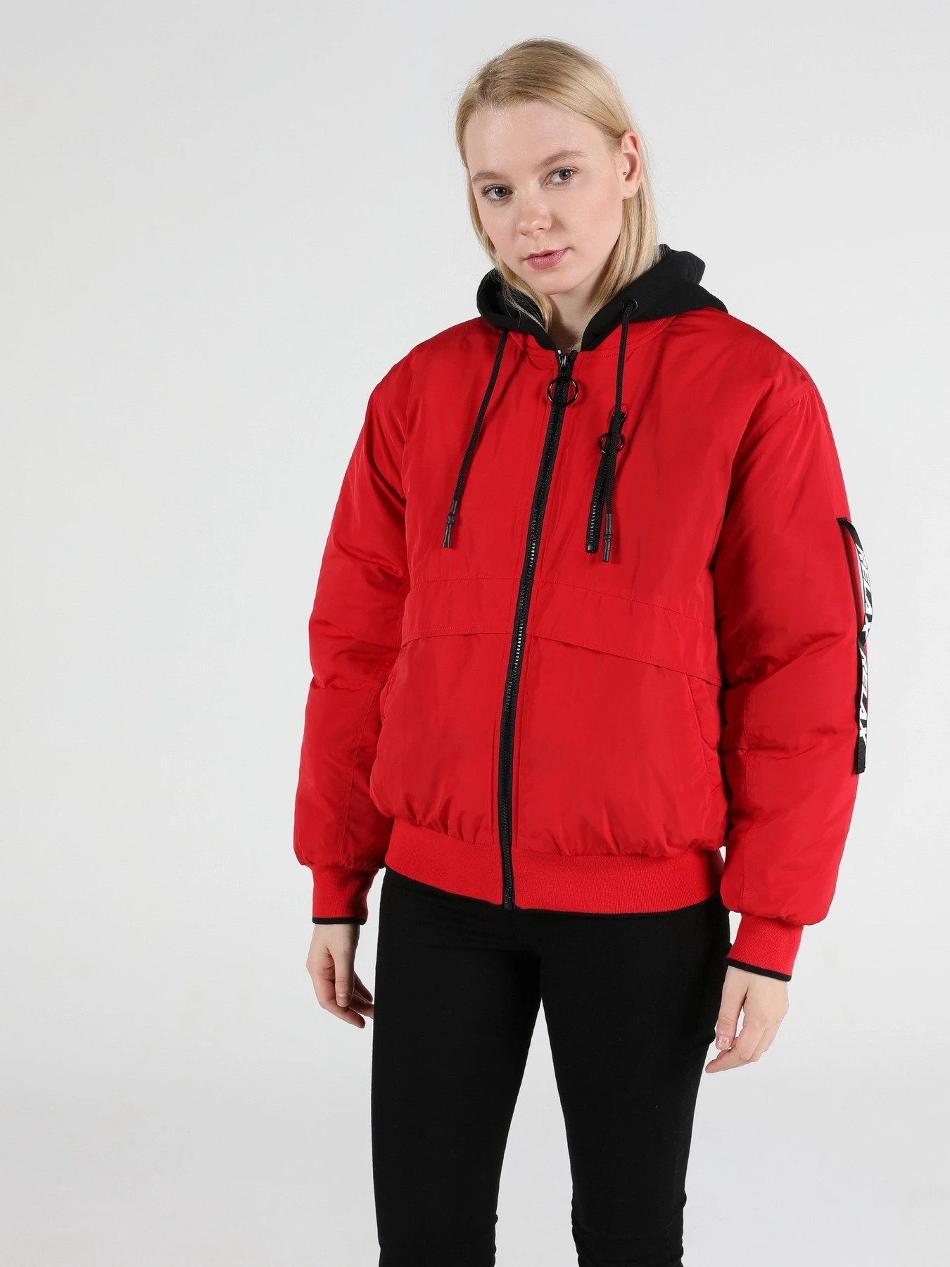 Куртки та дублянки Colin’s модель CL1051066RED Фото