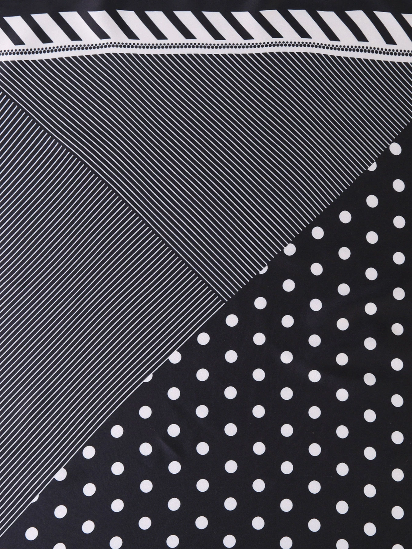 Шарфы и платки Colin’s модель CL1041317BLK Шарфы и платки Colin’s модель CL1041317BLK Фото