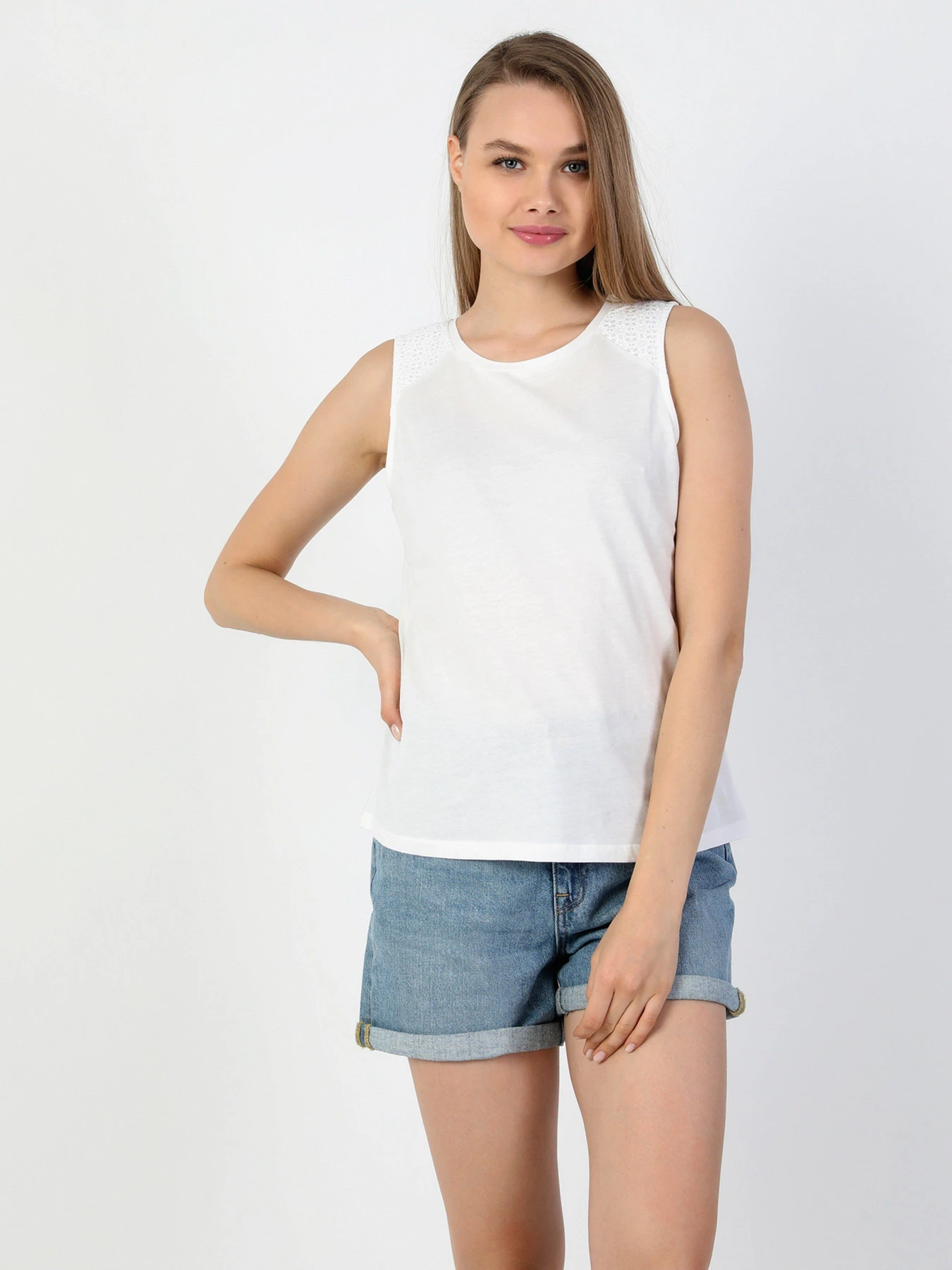 Одежда для дома и сна Colin’s модель CL1049060WHT Одежда для дома и сна Colin’s модель CL1049060WHT Фото