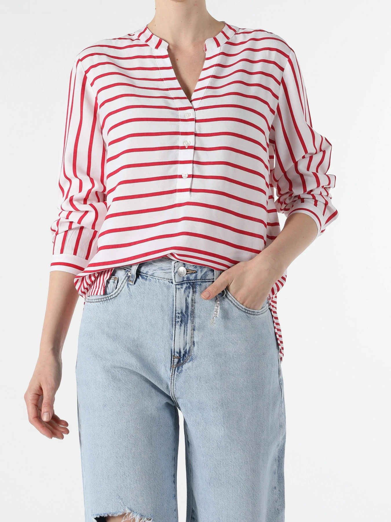 Сорочки Colin’s модель CL1054138RED Сорочки Colin’s модель CL1054138RED Фото